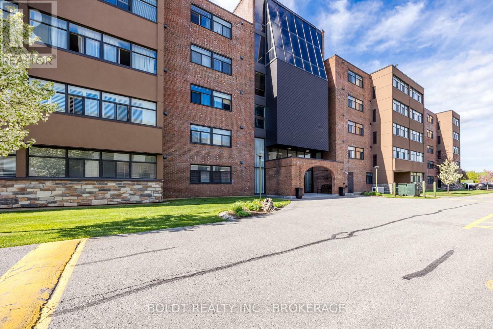 Property Photo: 276 Oakdale Avenue 308 ON L2P 3S5