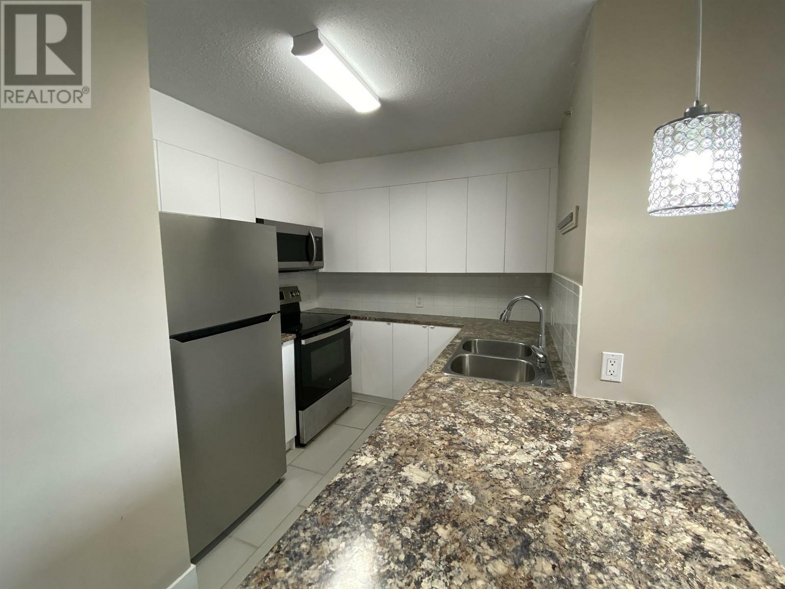 Photo de la propriété: 833 Agnes Street 1002 BC V3M 0B1