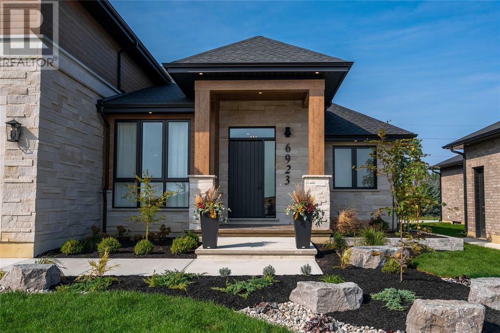 Property Photo: 6923 Shoreside Drive ON N0N 1E0