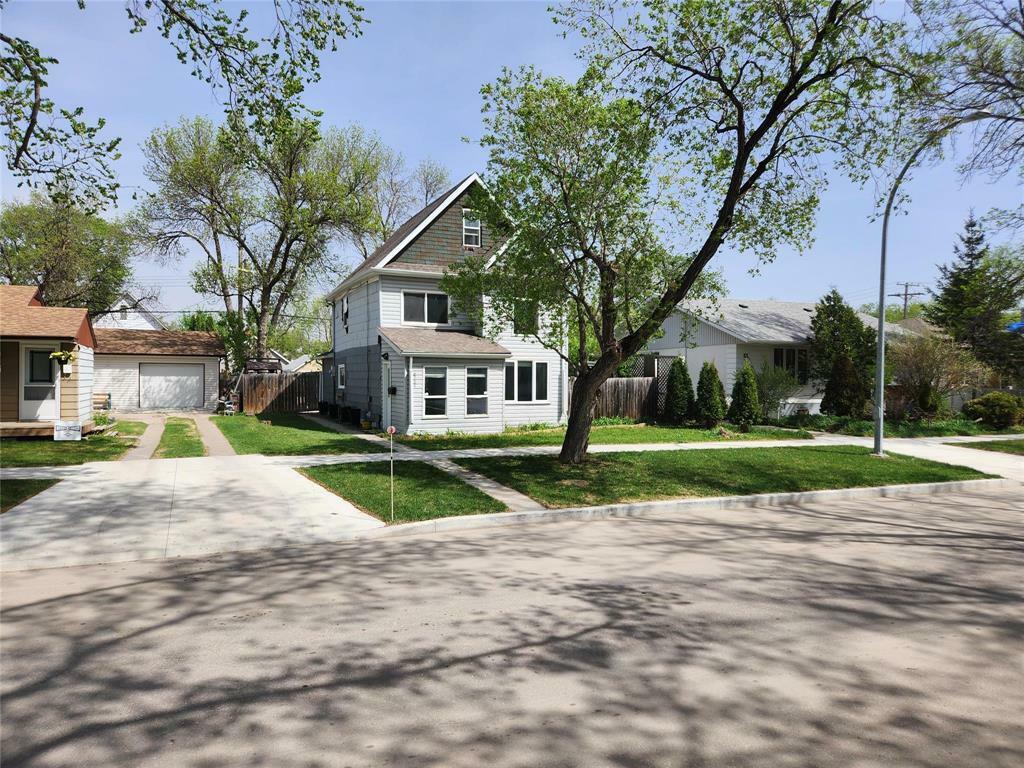 417 Victoria Avenue East  Winnipeg MB R2C 0E9 photo