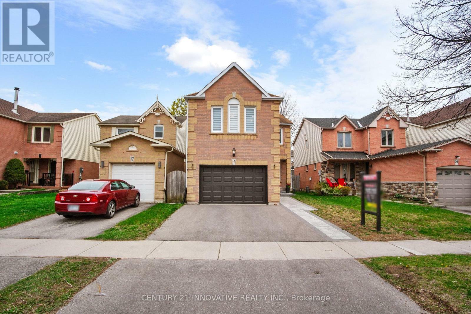 Property Photo: 19 Yorkville Drive ON L1E 2A8