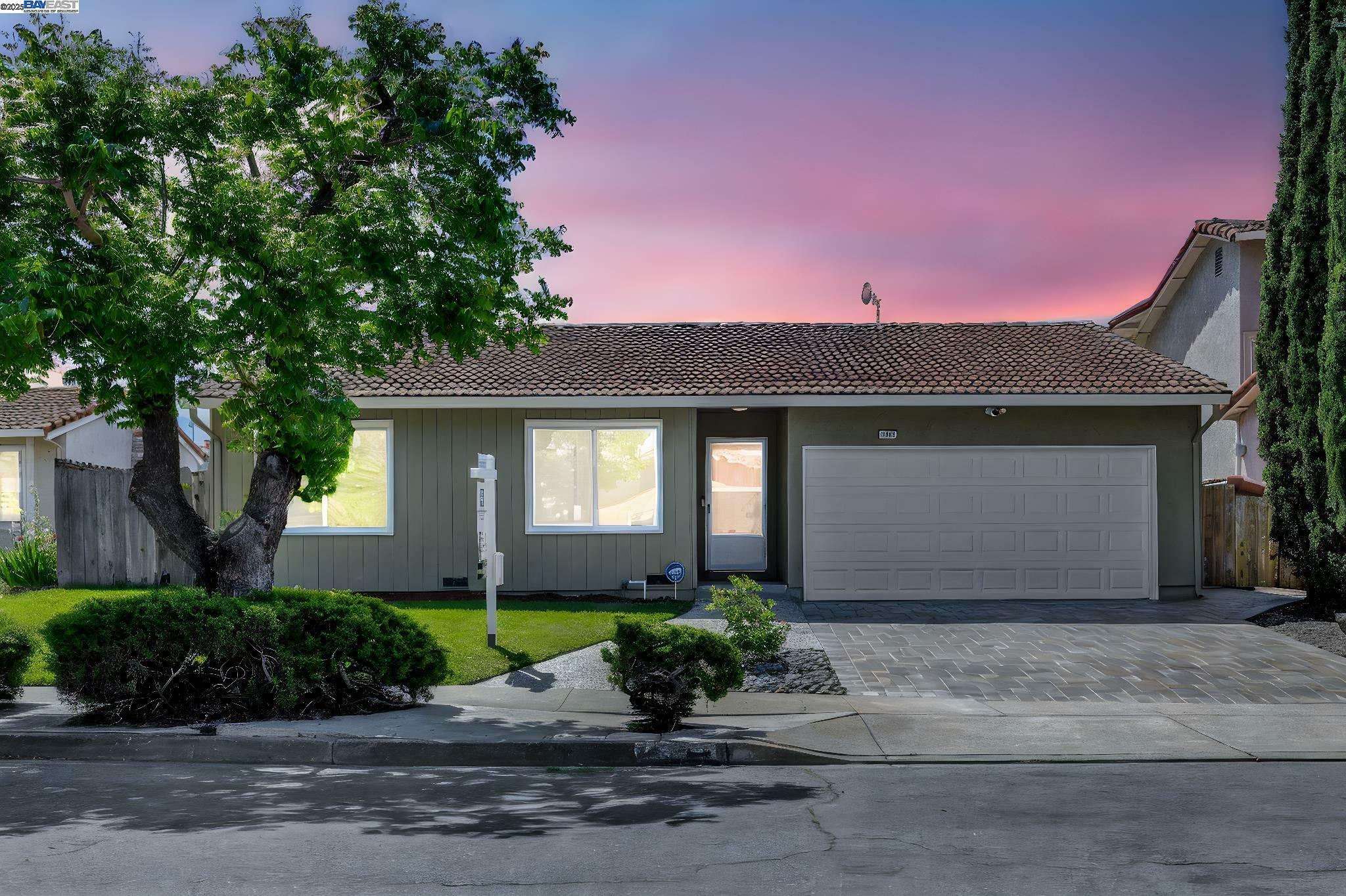 Property Photo: 225 Kansas Way CA 94539