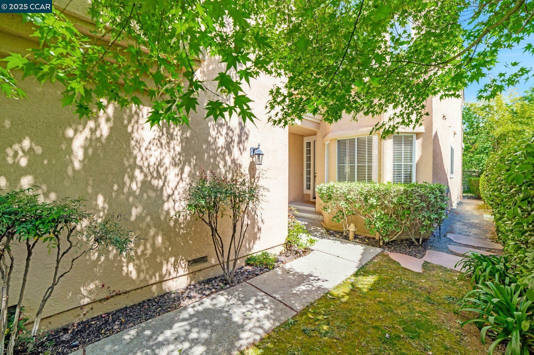 Property Photo: 1364 Canyon Side Ave CA 94582