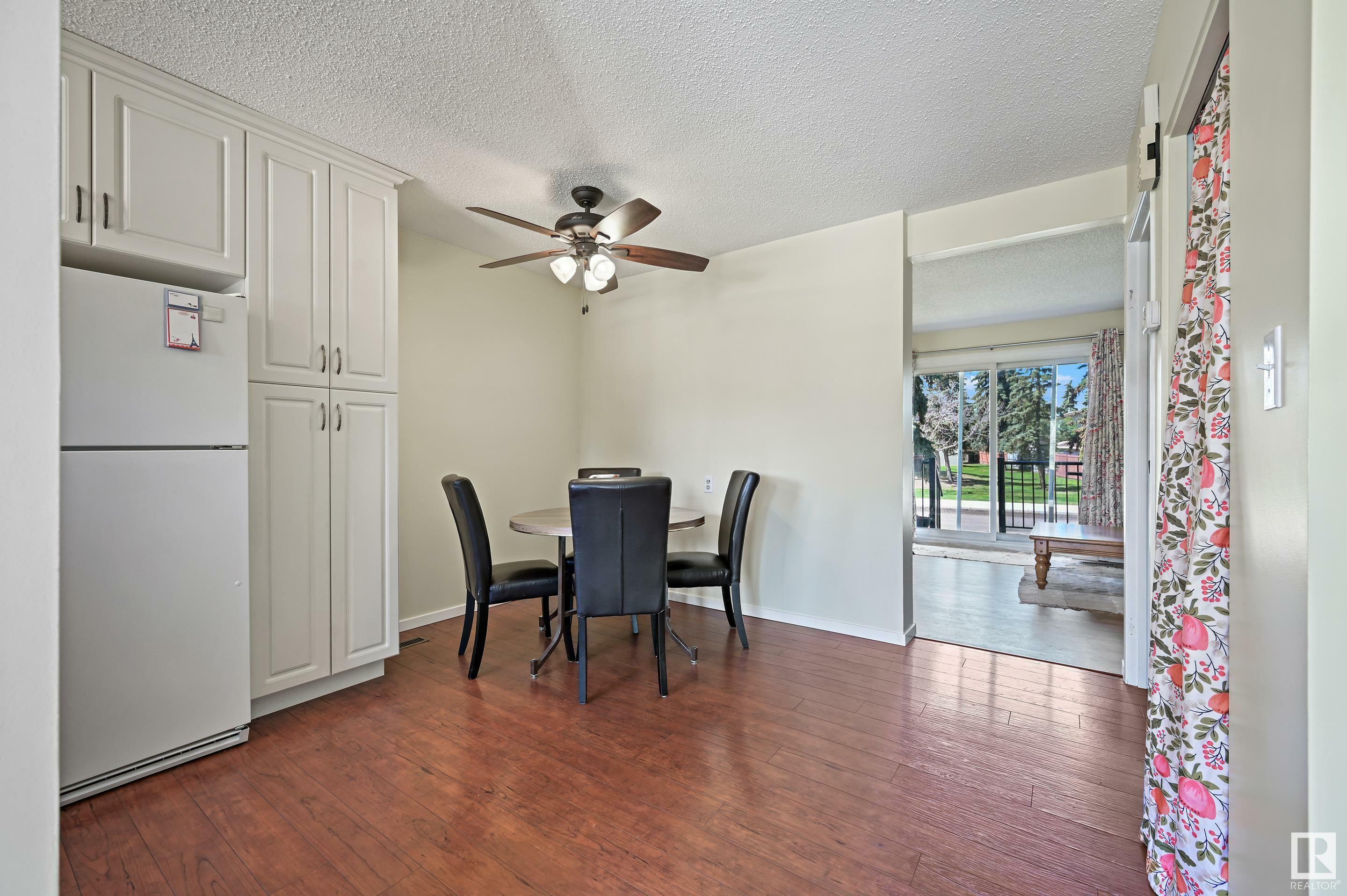Photo de la propriété: 9945 171 Avenue NW AB T5X 4X2