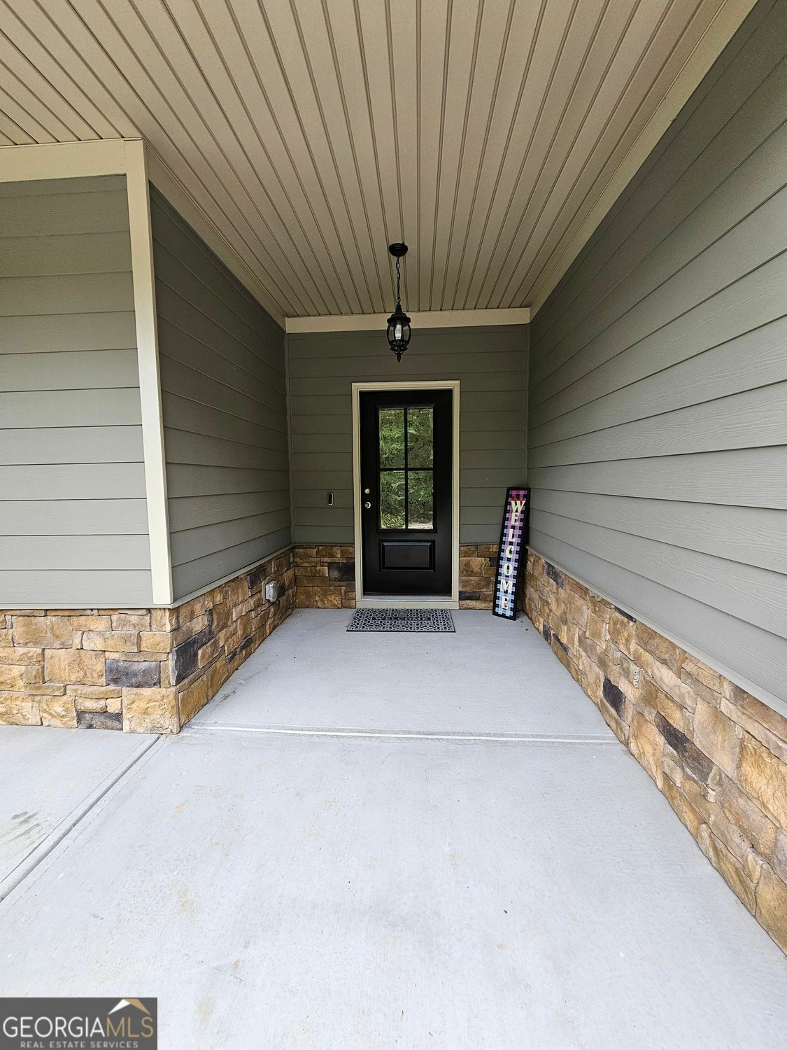 Property Photo: 8315 Loch Lomand Lane GA 30187