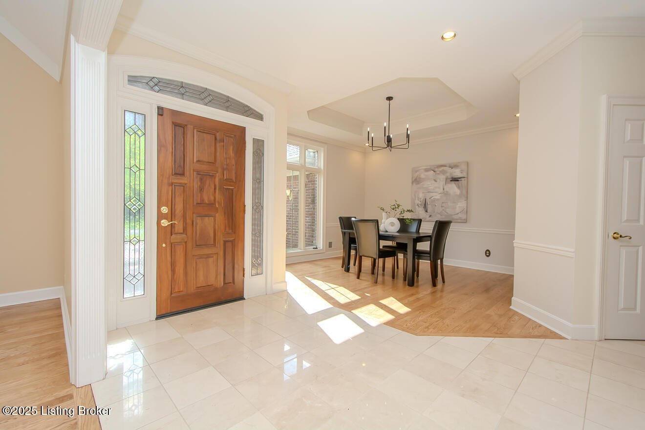 Property Photo: 1038 Garden Creek Cir KY 40223