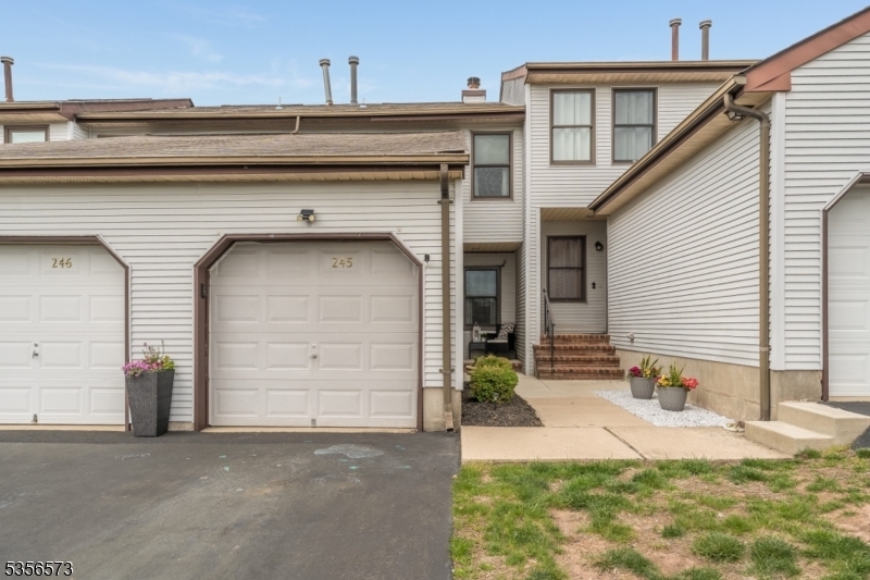 245 Spruce Ct  Raritan Twp. NJ 08822 photo