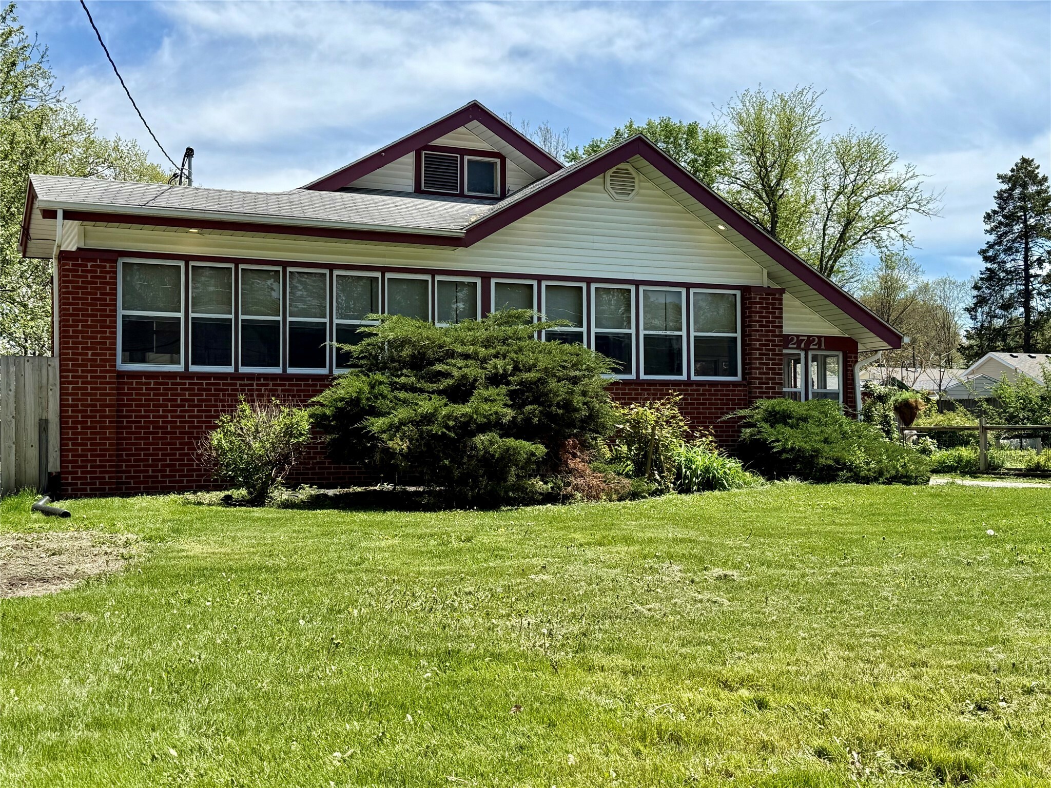 2721 61st Street  Des Moines IA 50322 photo