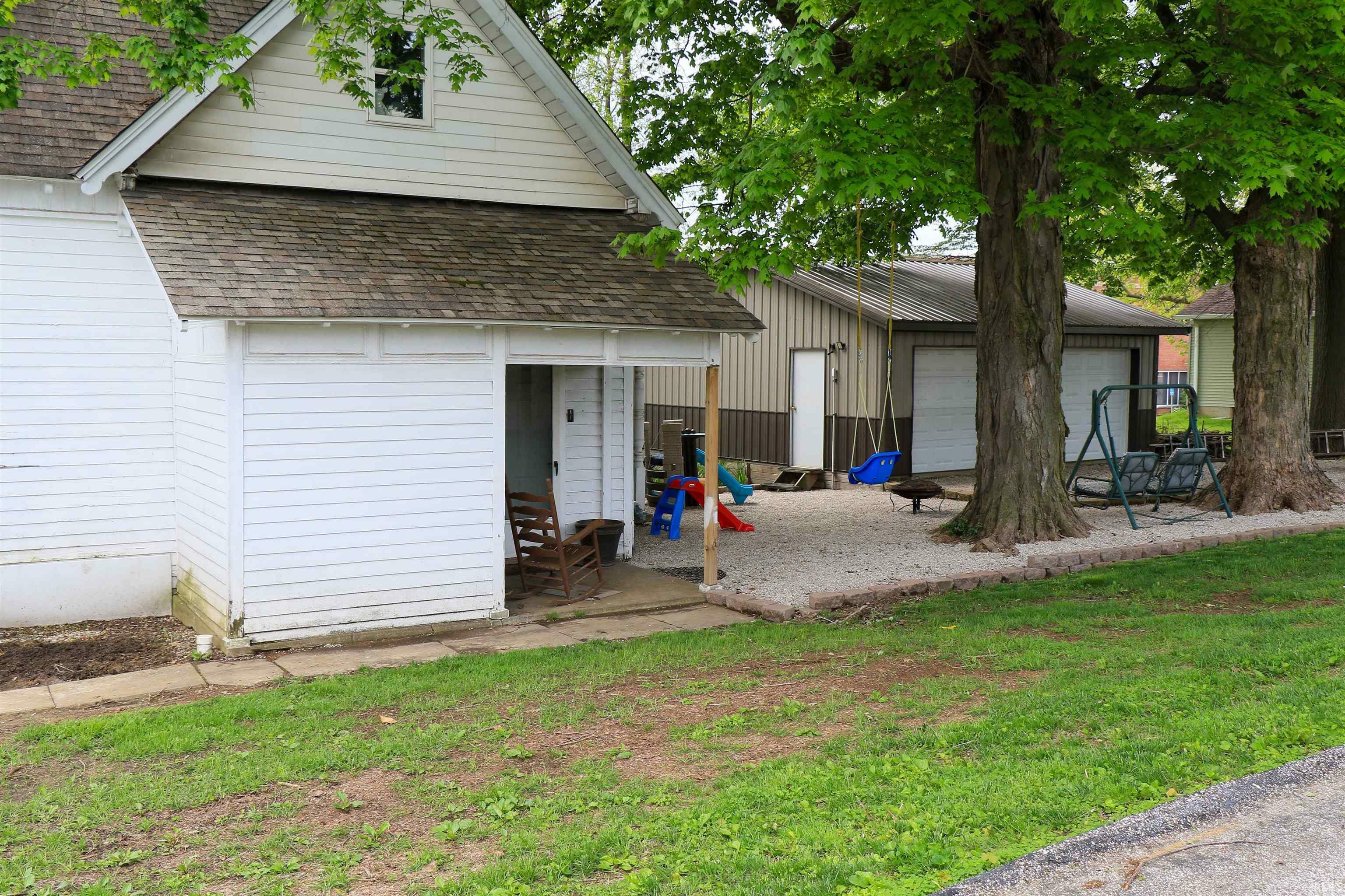 Property Photo: 1008 E Walnut Street IN 47567