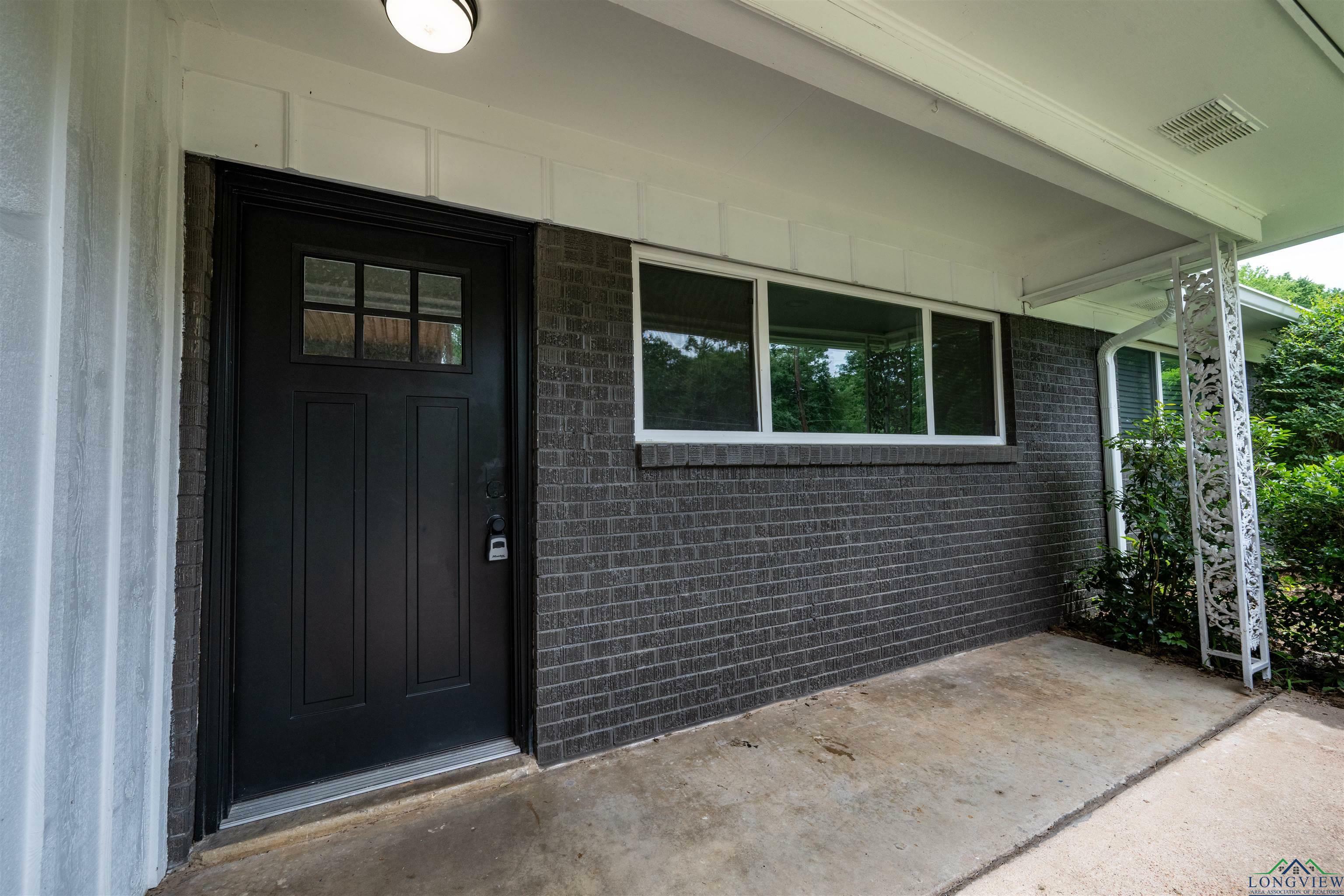 Property Photo: 1005 Coushatta Trl TX 75605