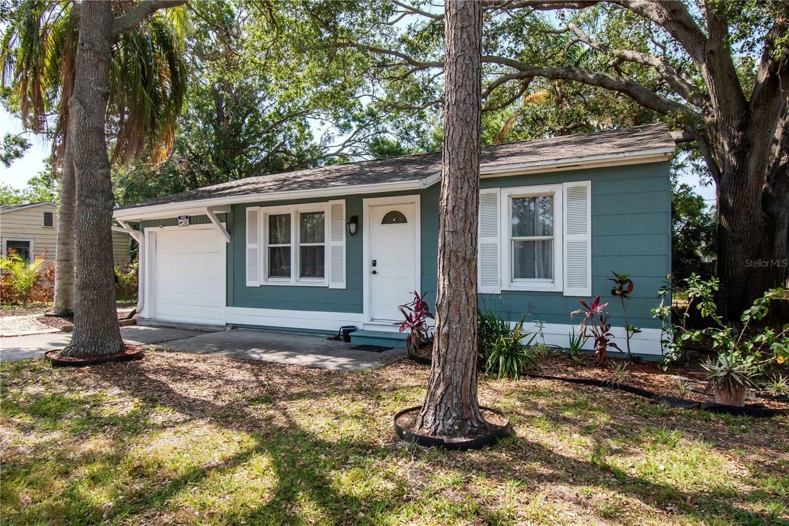 Property Photo: 2616 47th Avenue N FL 33714