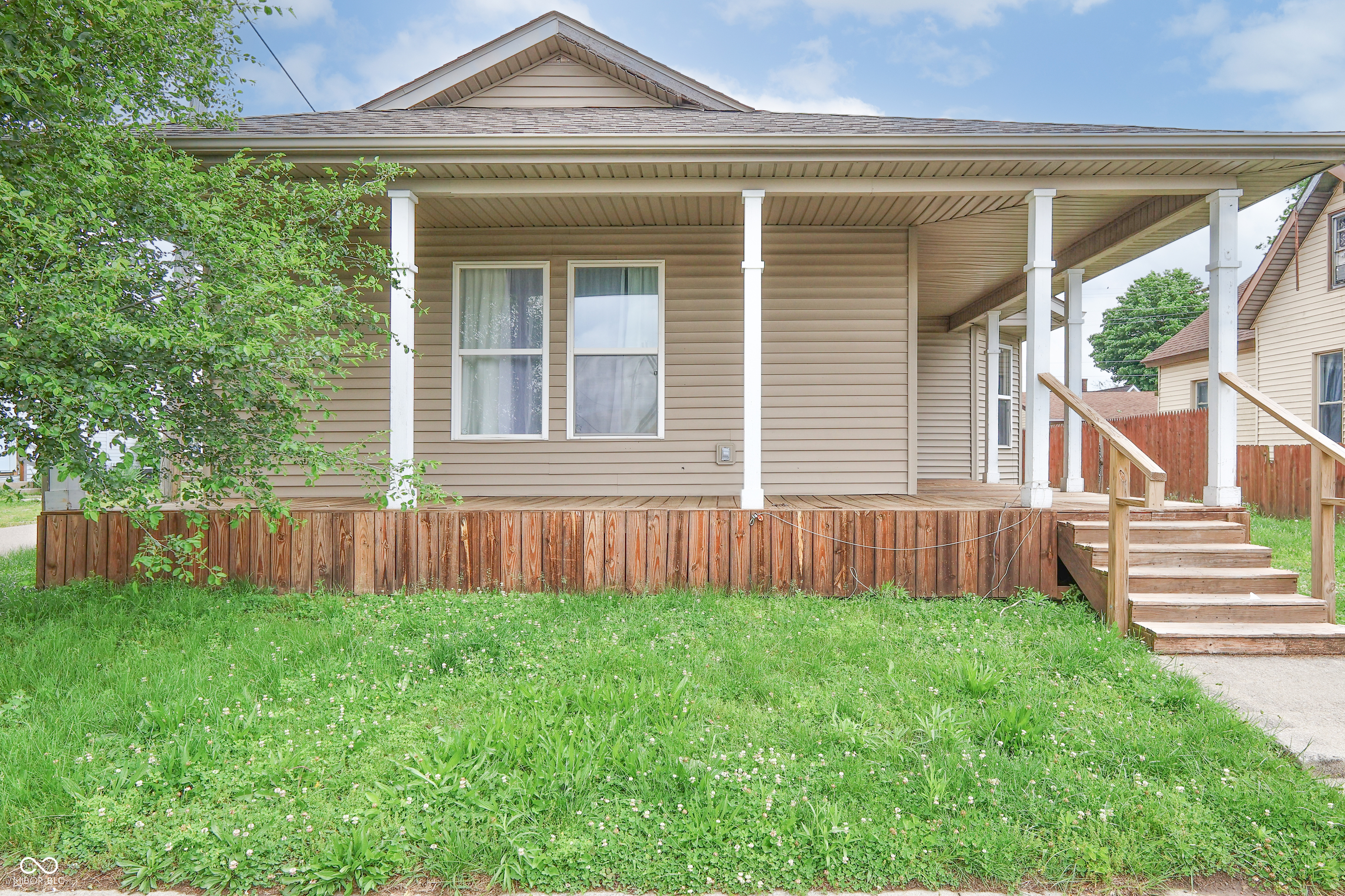 Property Photo: 625 Maple Street IN 47201