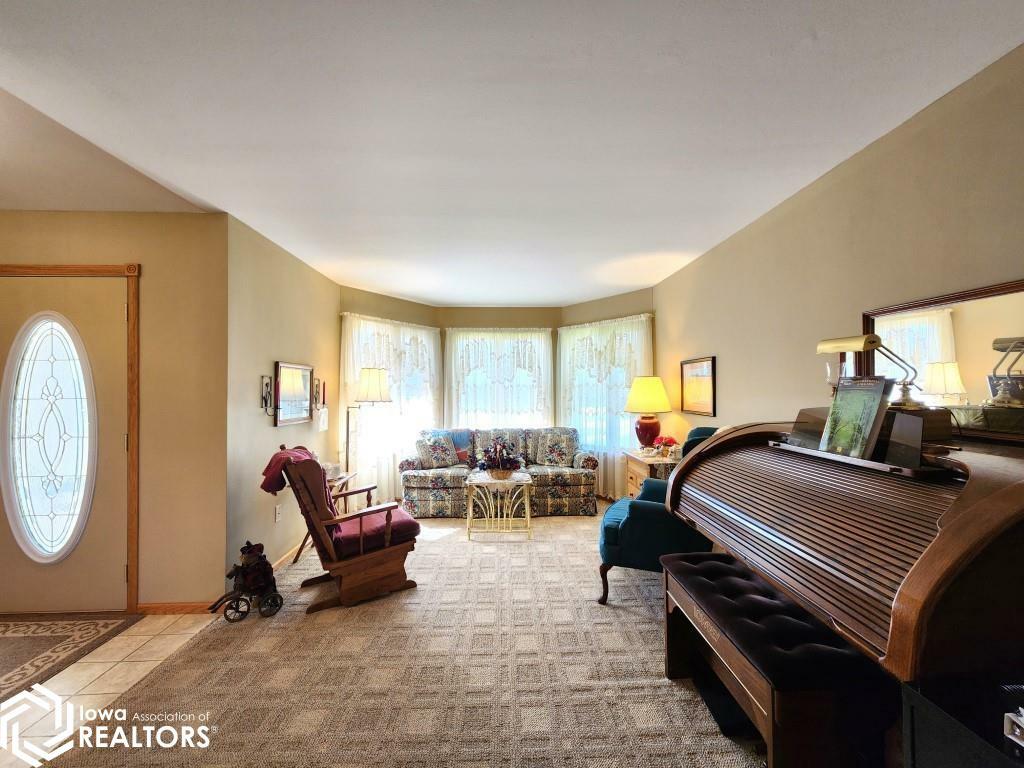 Property Photo: 1112 Sapphire Court IA 50401