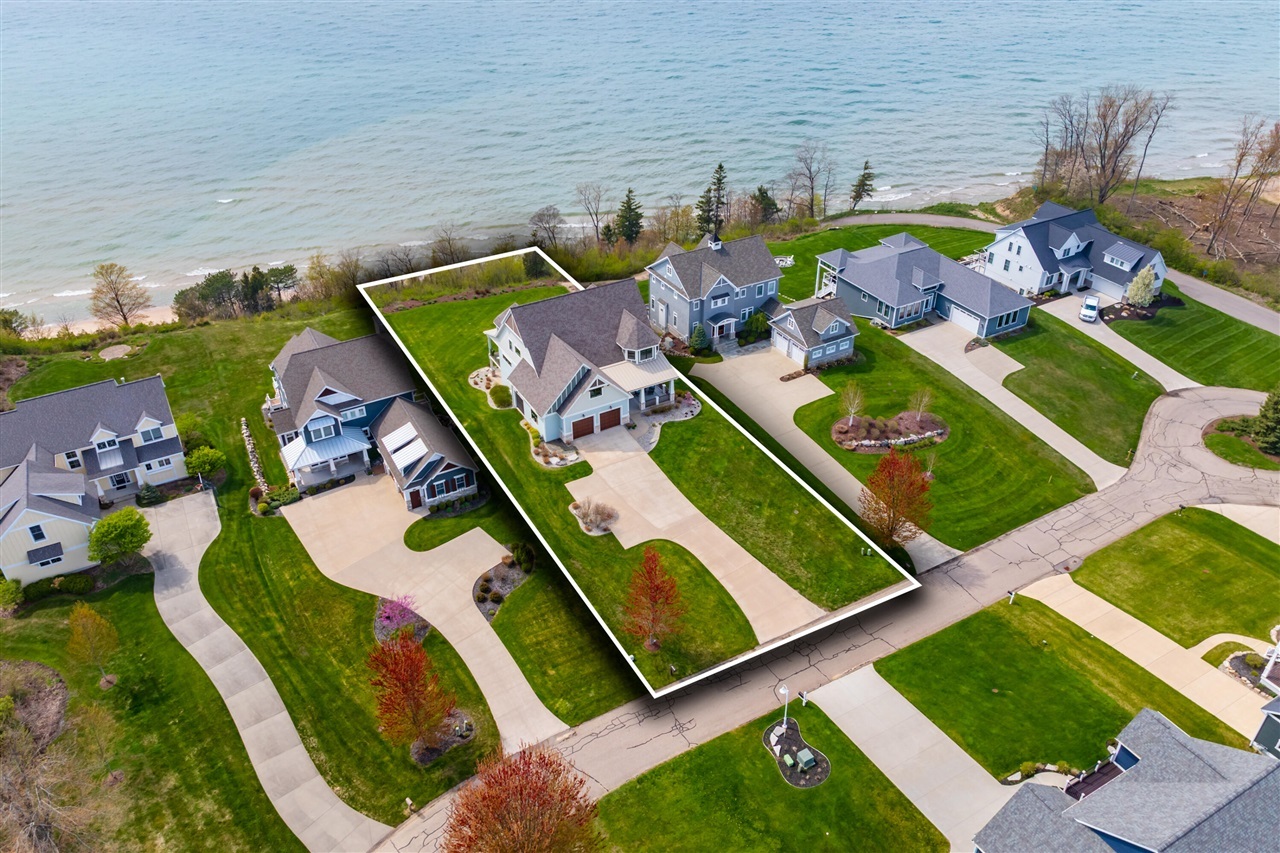 Property Photo: 7370 Highfield Beach Drive MI 49090-9602