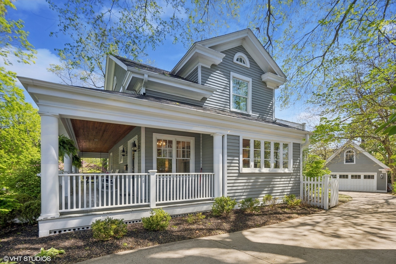 Property Photo: 617 Forest Avenue IL 60137