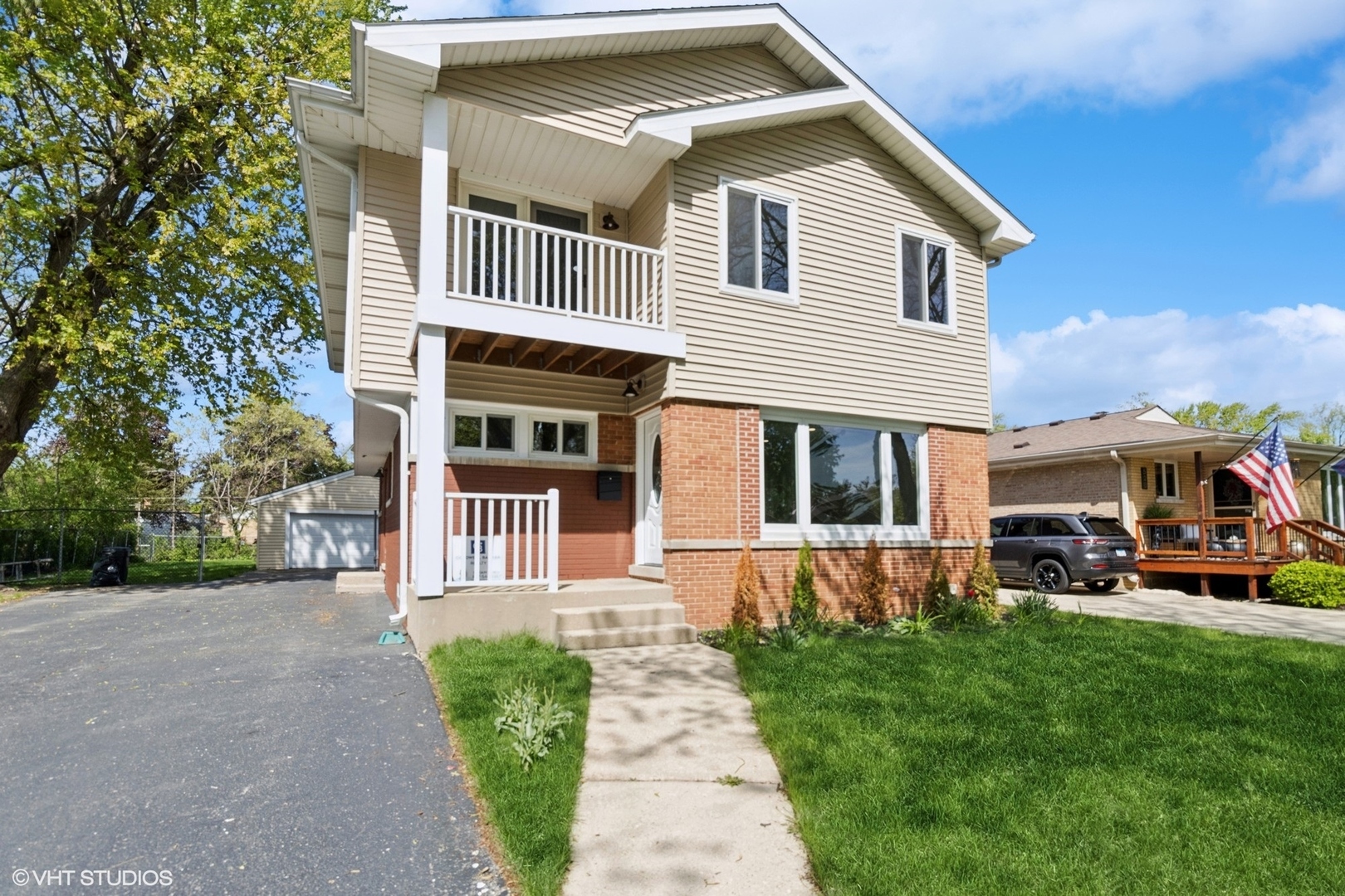 Property Photo: 524 Willow Street IL 60143
