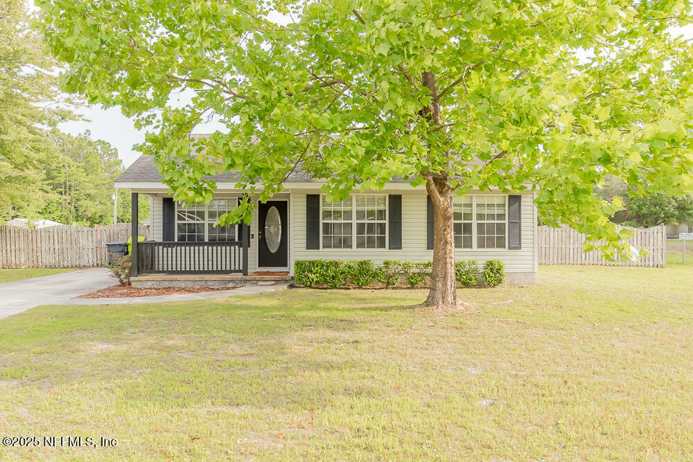 Property Photo: 27293 W Thirteenth Avenue FL 32046