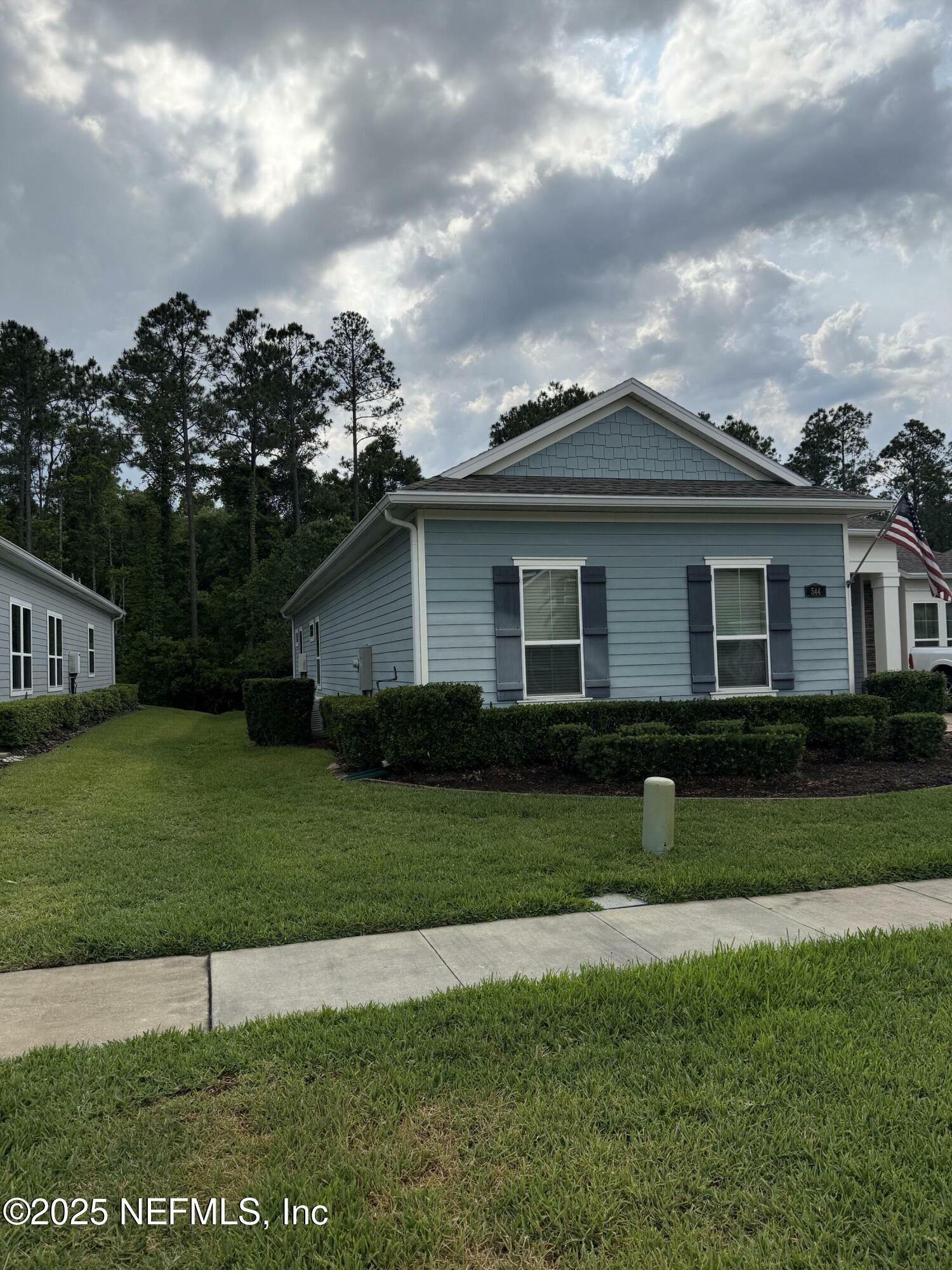 Property Photo: 544 Enrede Lane FL 32095