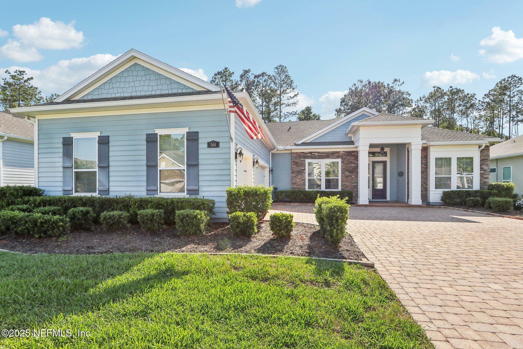 Property Photo: 544 Enrede Lane FL 32095