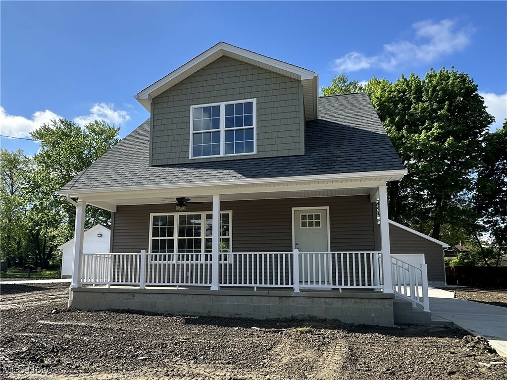 Property Photo: 725 Mineral Springs Avenue OH 44511