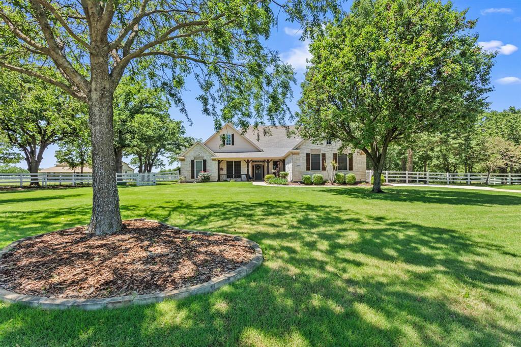 Property Photo: 1109 Lakeview Boulevard TX 76208