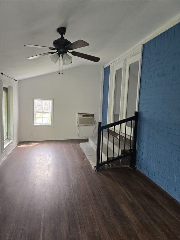 Property Photo:  105 SE 14th Street  AR 72712 