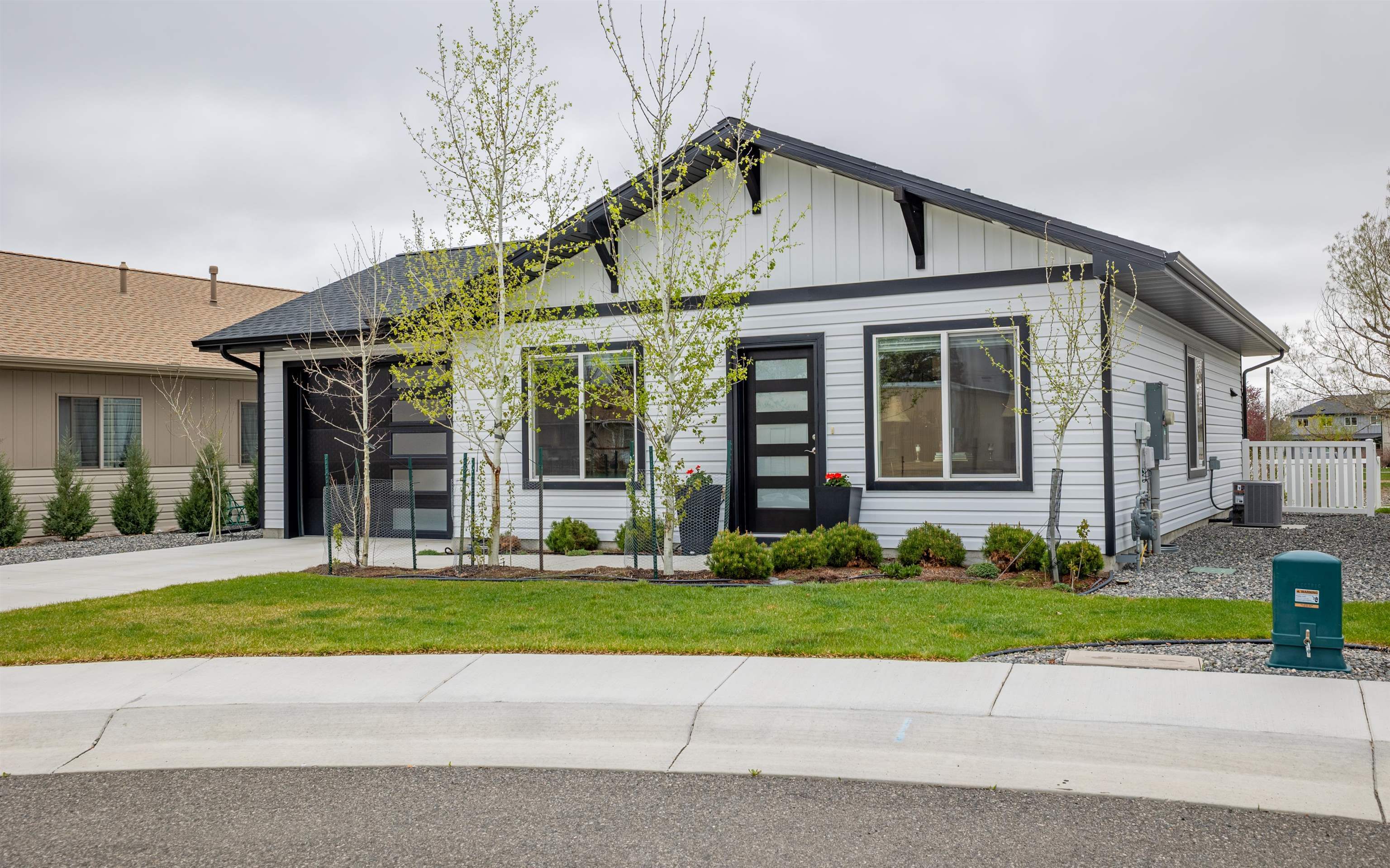 Property Photo: 838 Duesenberg Ct WY 82414
