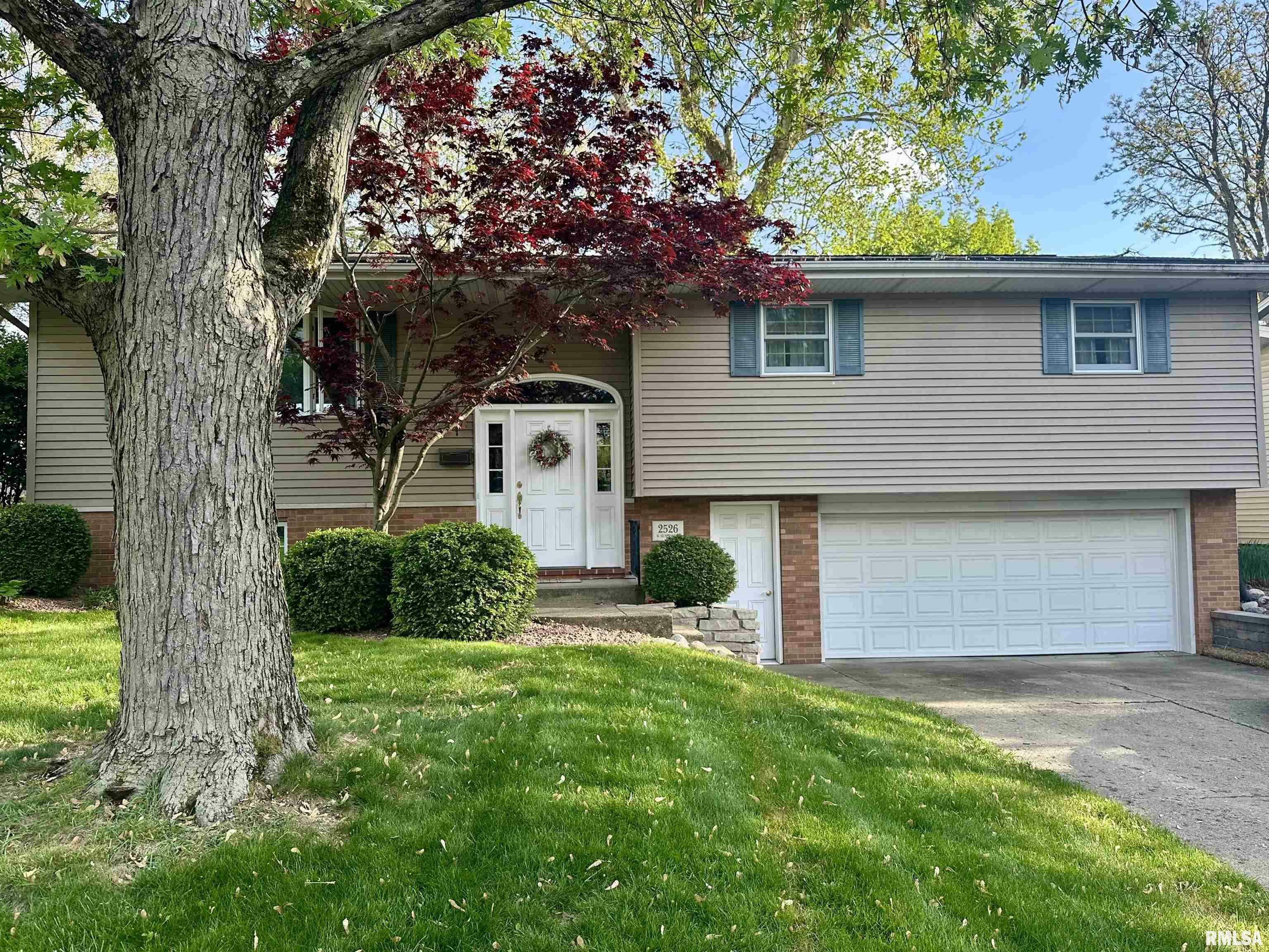 Property Photo: 2526 W Huntington Drive IL 61614