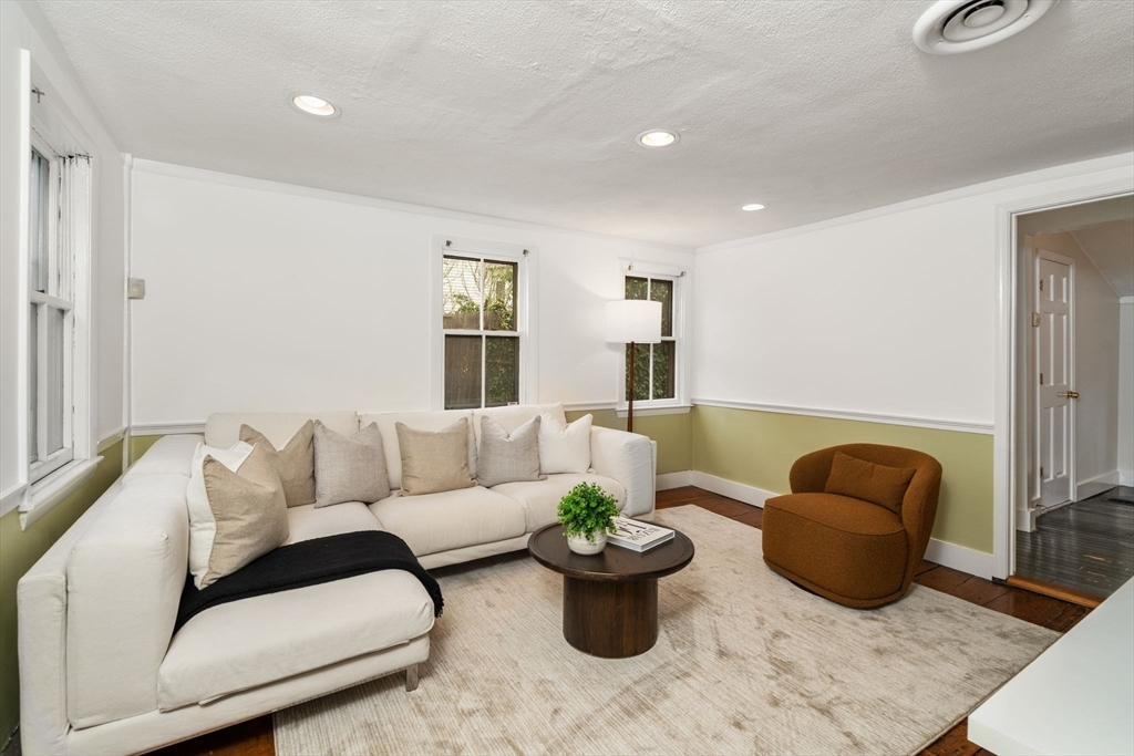 Property Photo: 992 Chestnut St MA 02464