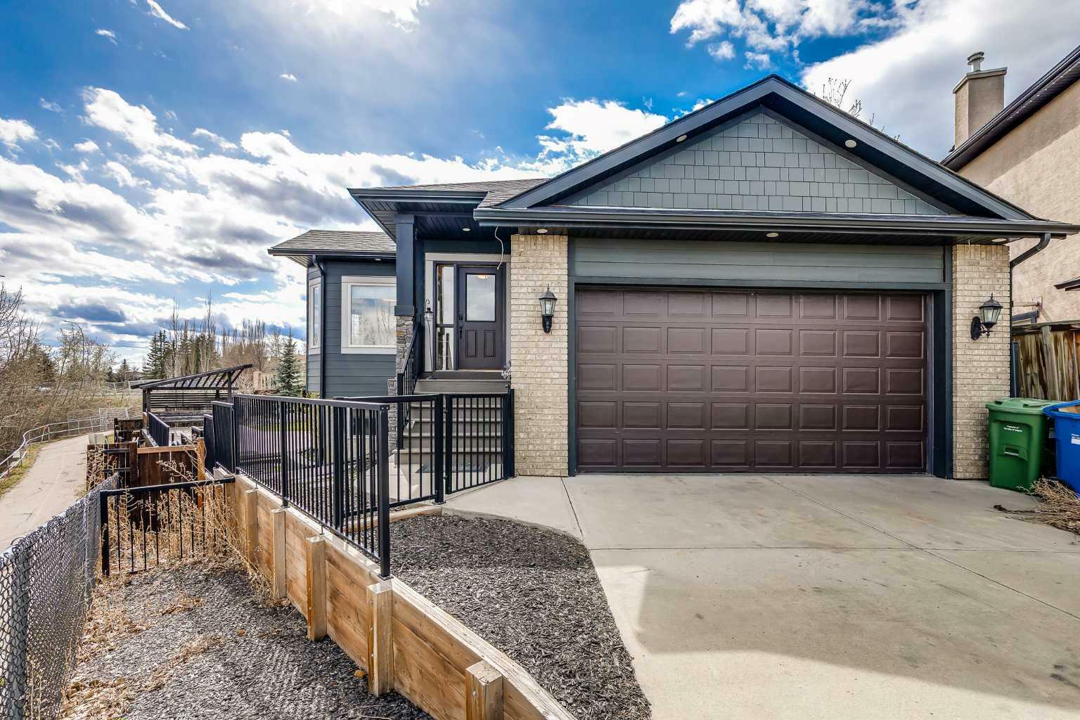 Property Photo: 24 Royal Highland Court NW AB T3G 4Y2