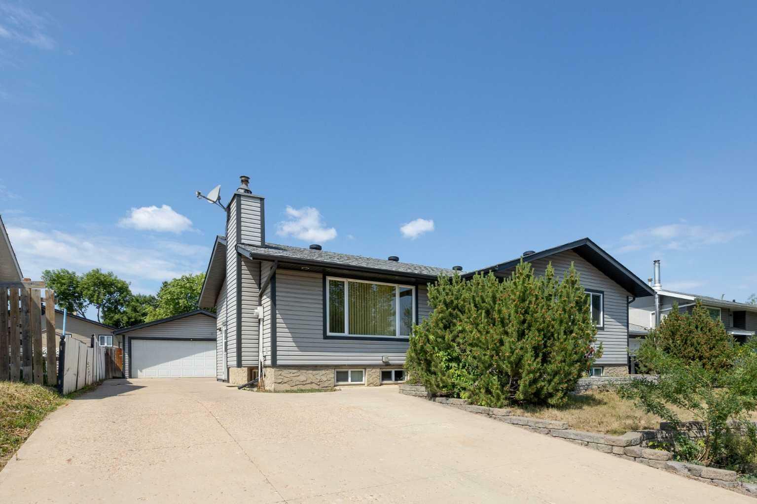 Property Photo: 577 Beacon Hill Drive AB T9H 2R2