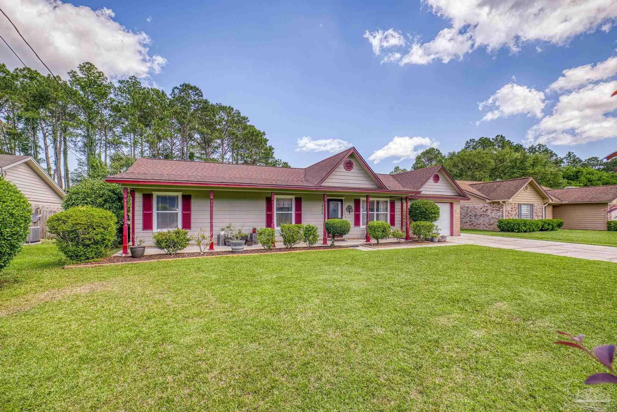 Property Photo: 444 Peppertree Tr FL 32506