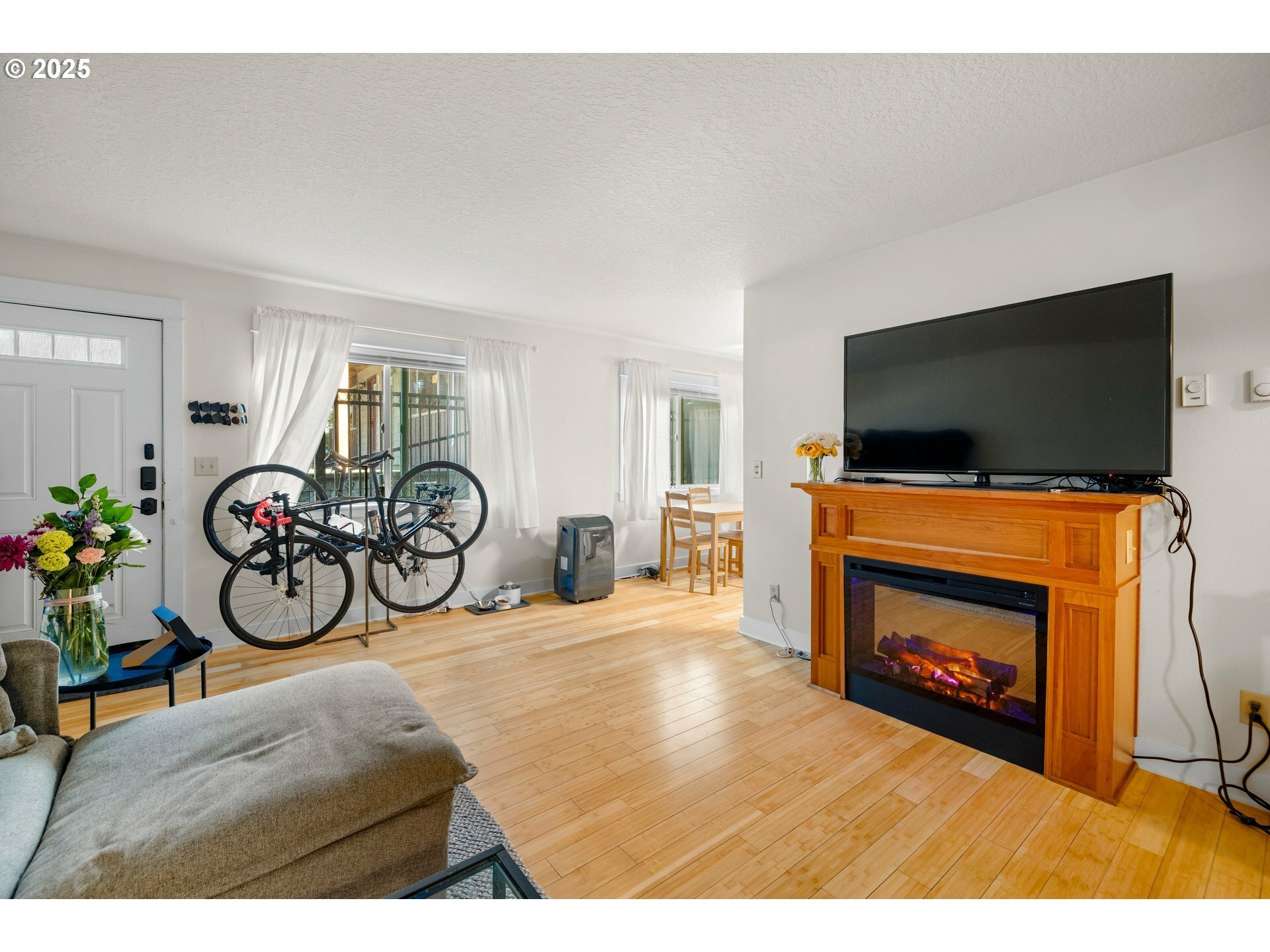 Property Photo: 6908 N Philadelphia Ave OR 97203