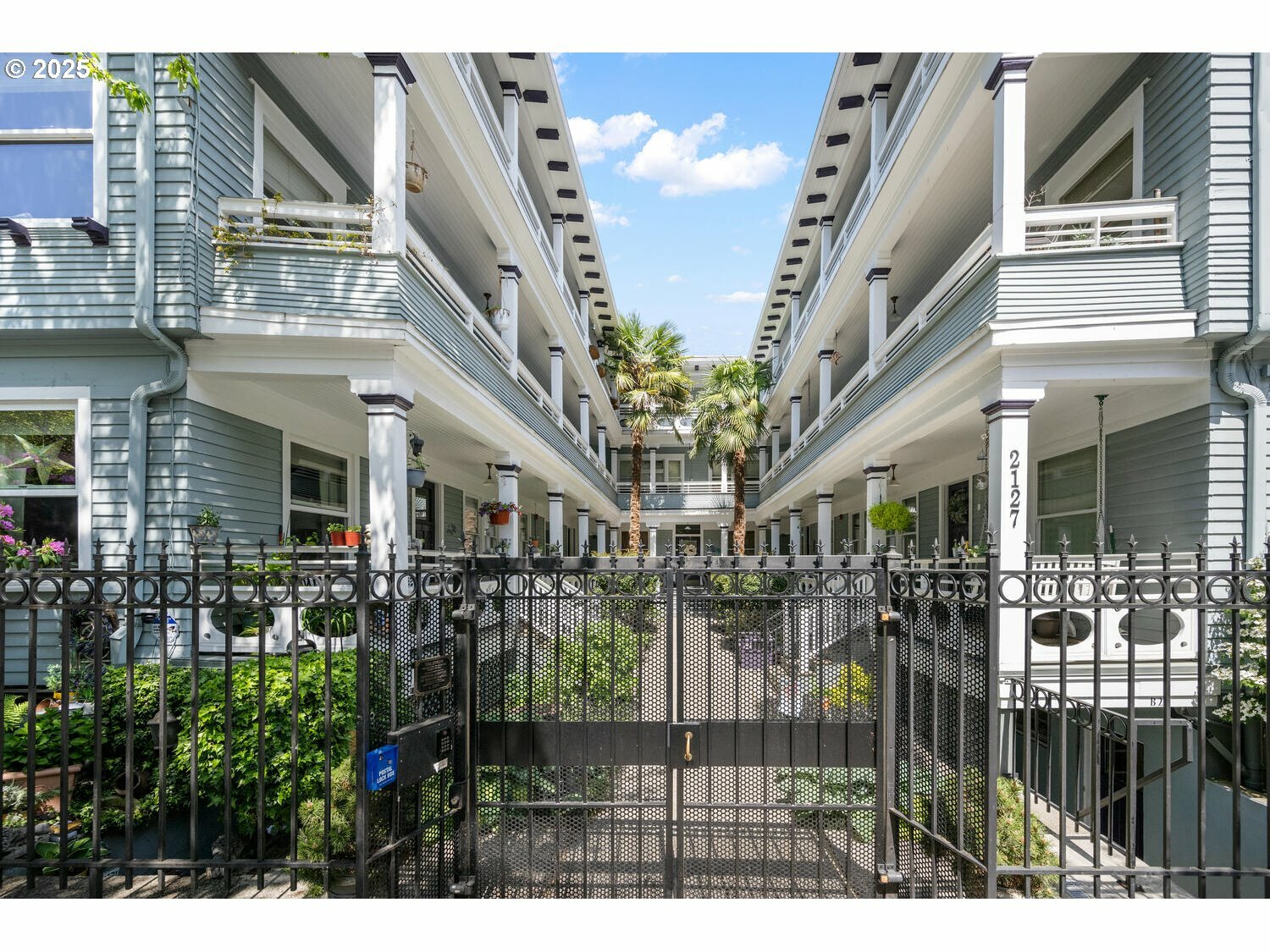 Property Photo: 2127 NW Irving St 103 OR 97210