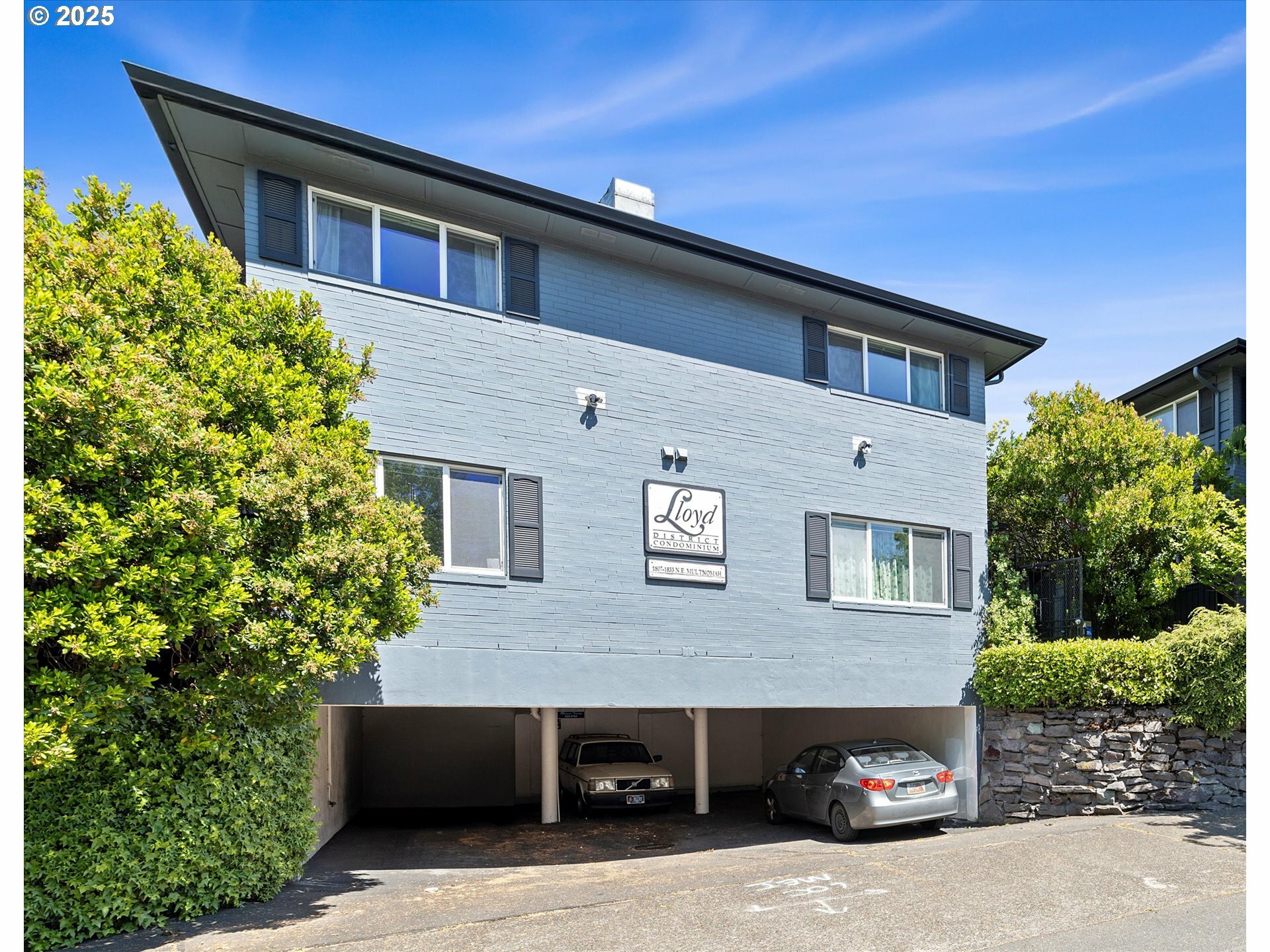 Property Photo: 1823 NE Multnomah St OR 97232