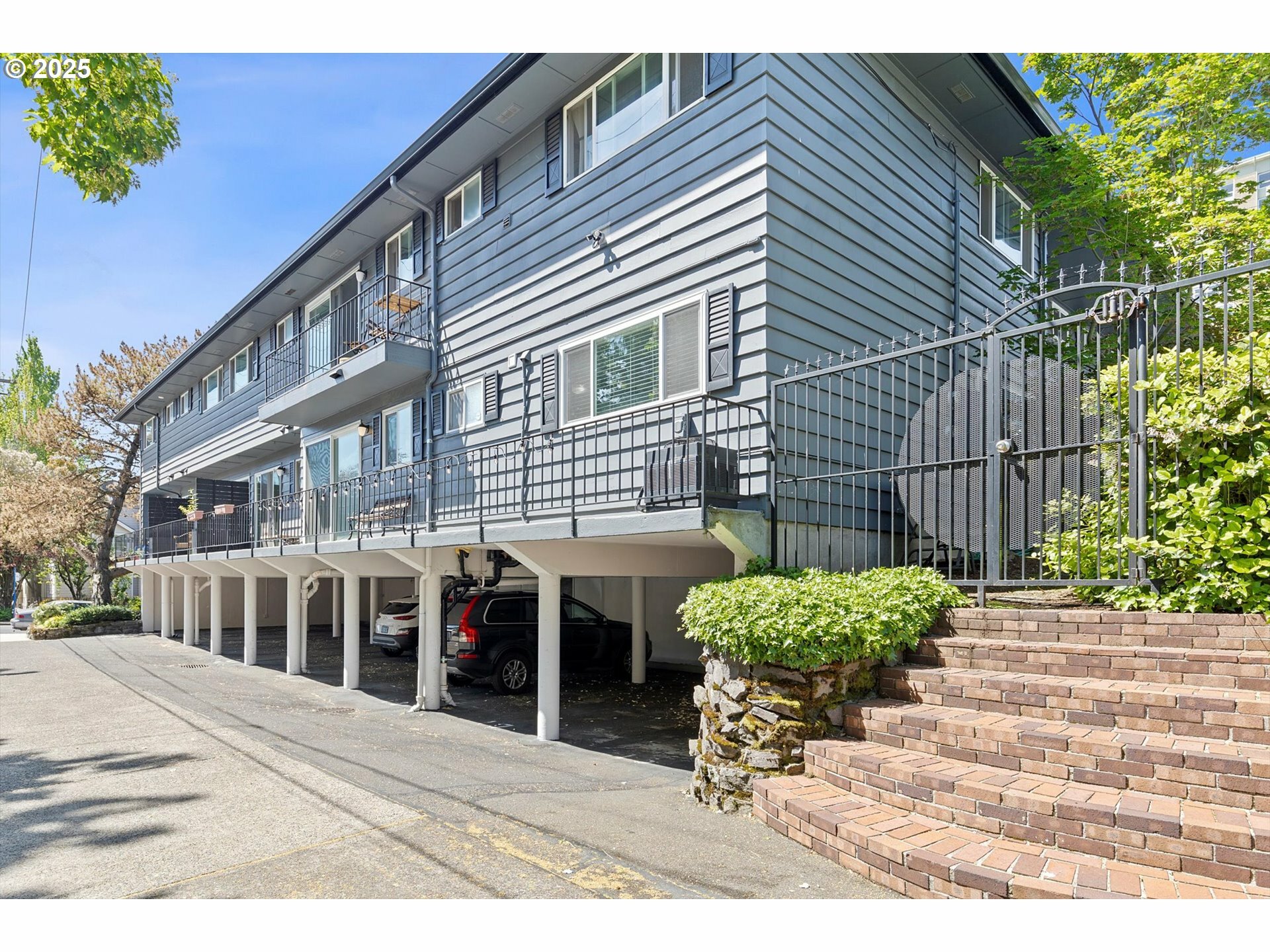 Property Photo: 1823 NE Multnomah St OR 97232