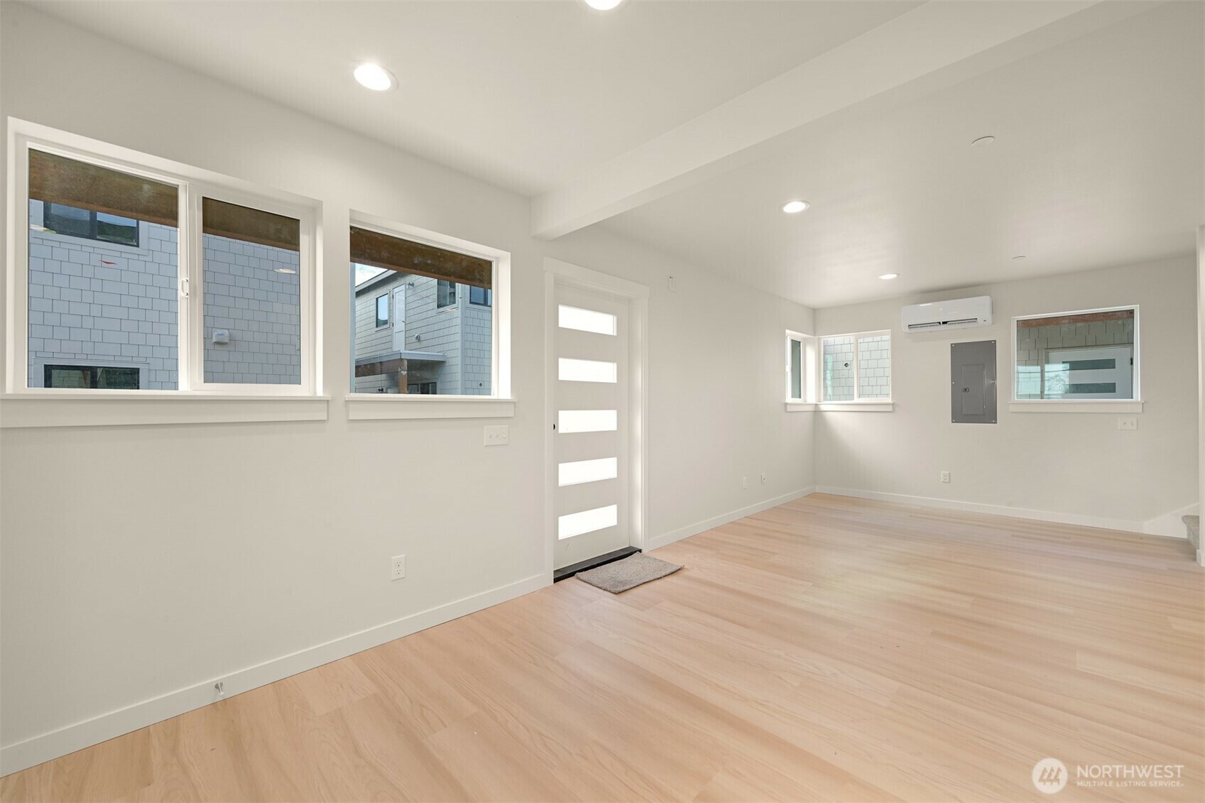 Property Photo: 476 SE Barrington Dr E WA 98277