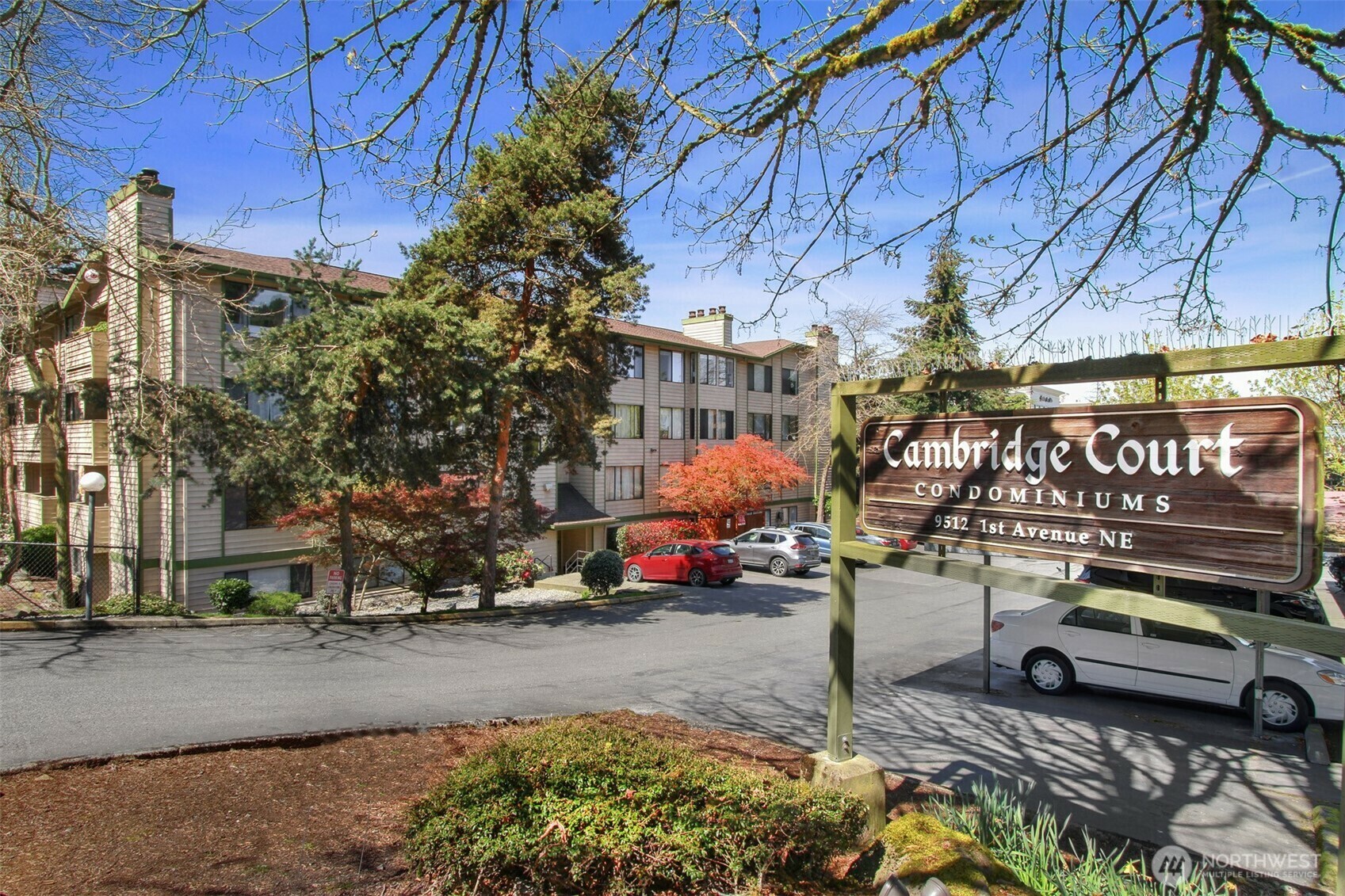 Property Photo: 9512 1st Avenue NE 402 WA 98115
