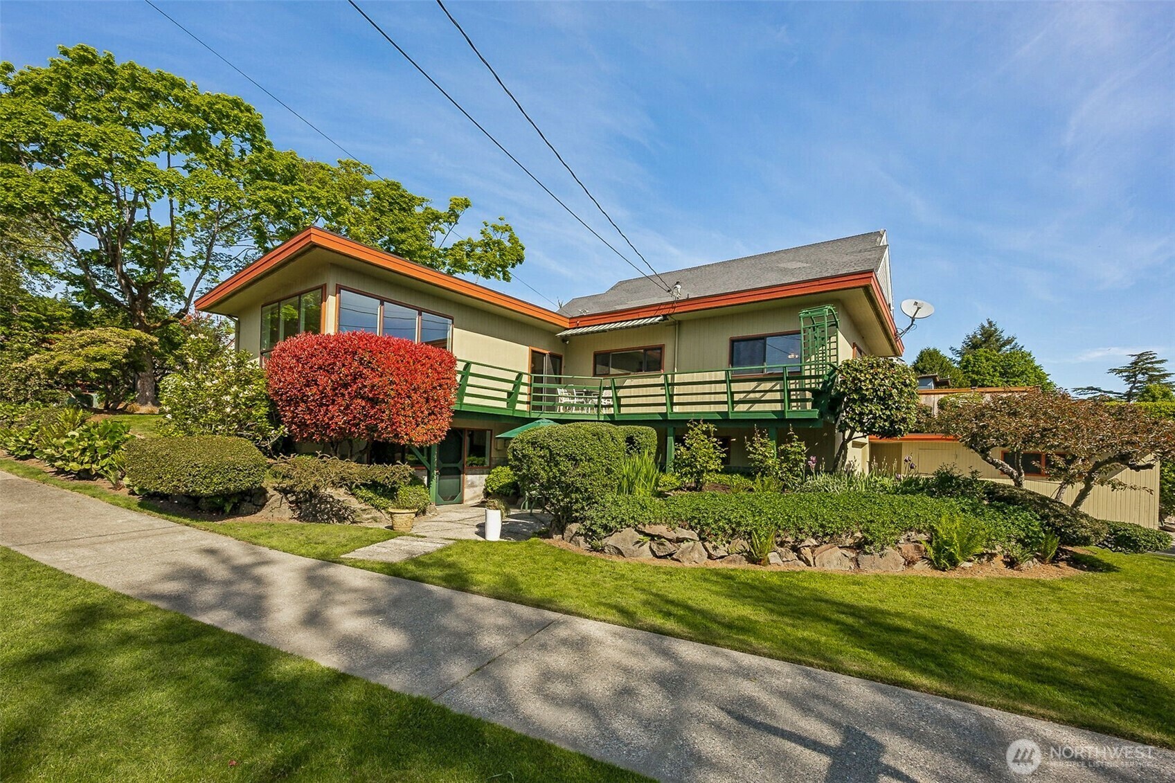 Property Photo: 5004 38th Avenue NE WA 98105
