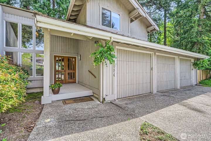 Property Photo:  4024  168th Avenue NE  WA 98052 
