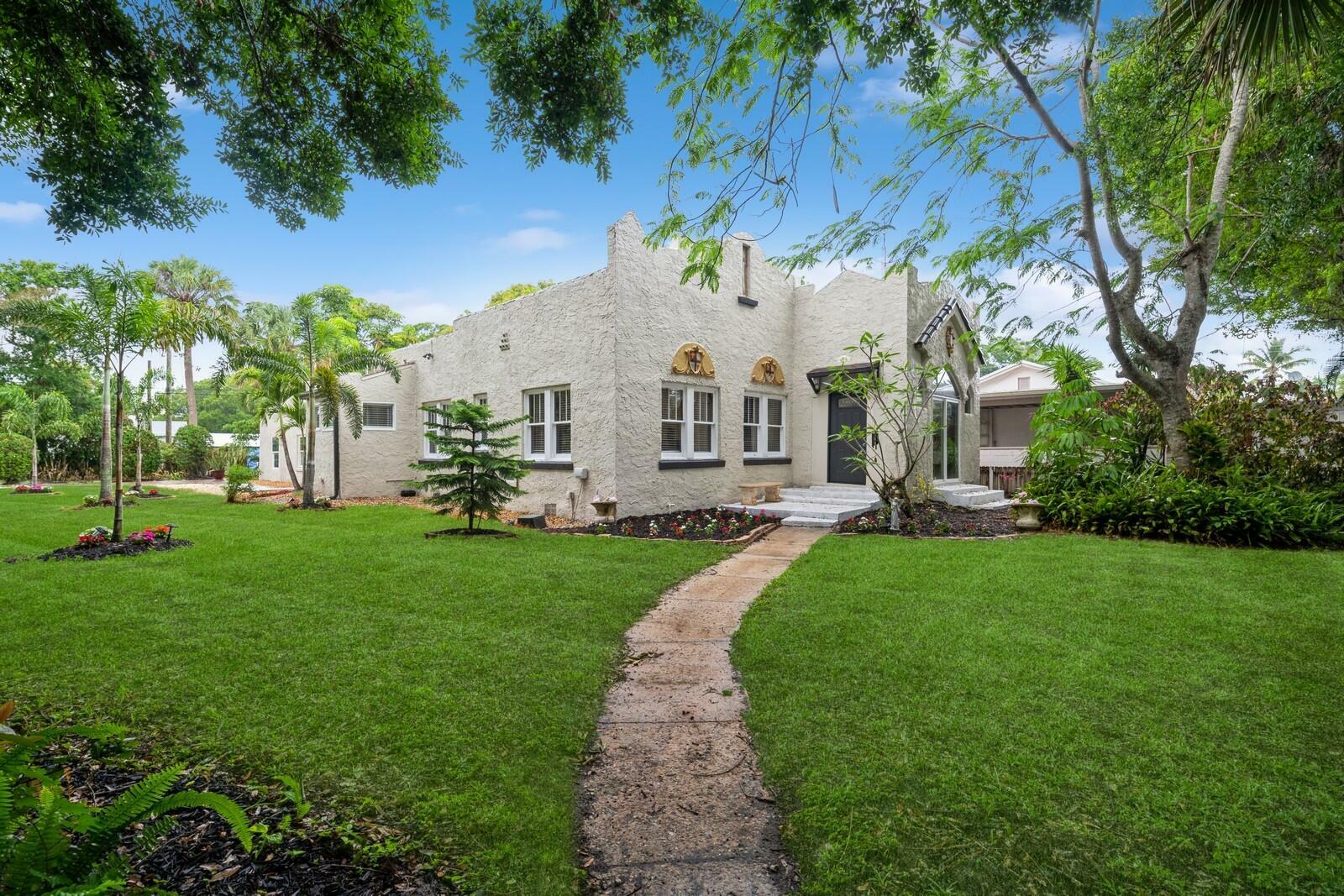 Property Photo: 2909 Sunrise Boulevard FL 34982