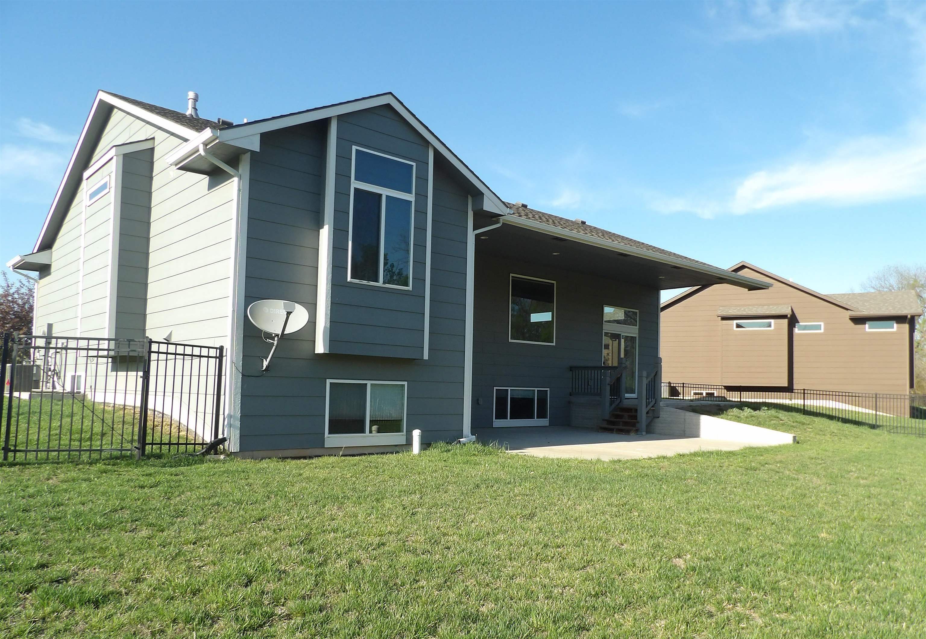 Property Photo: 2829 E Mantane Circle KS 67219