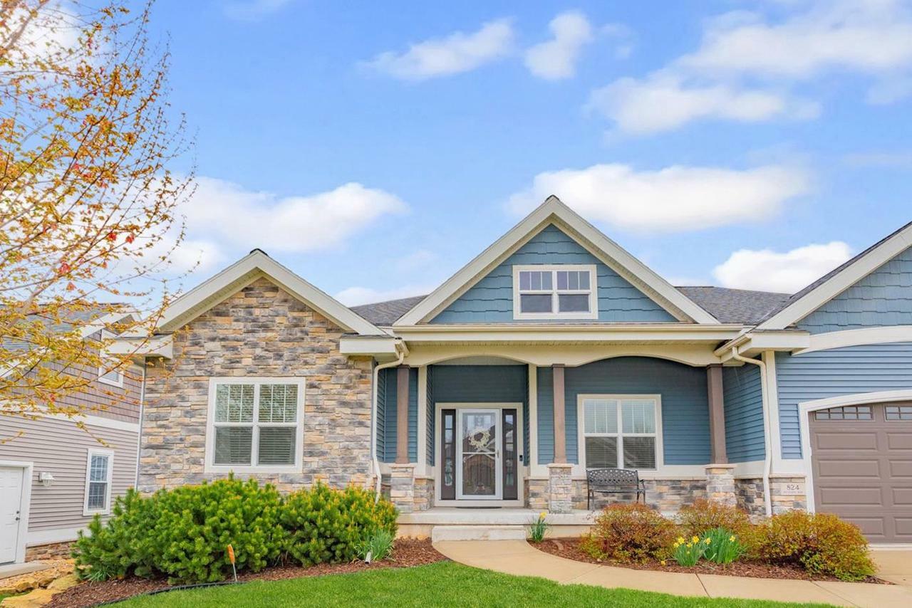 Property Photo: 824 Richard Way WI 53597