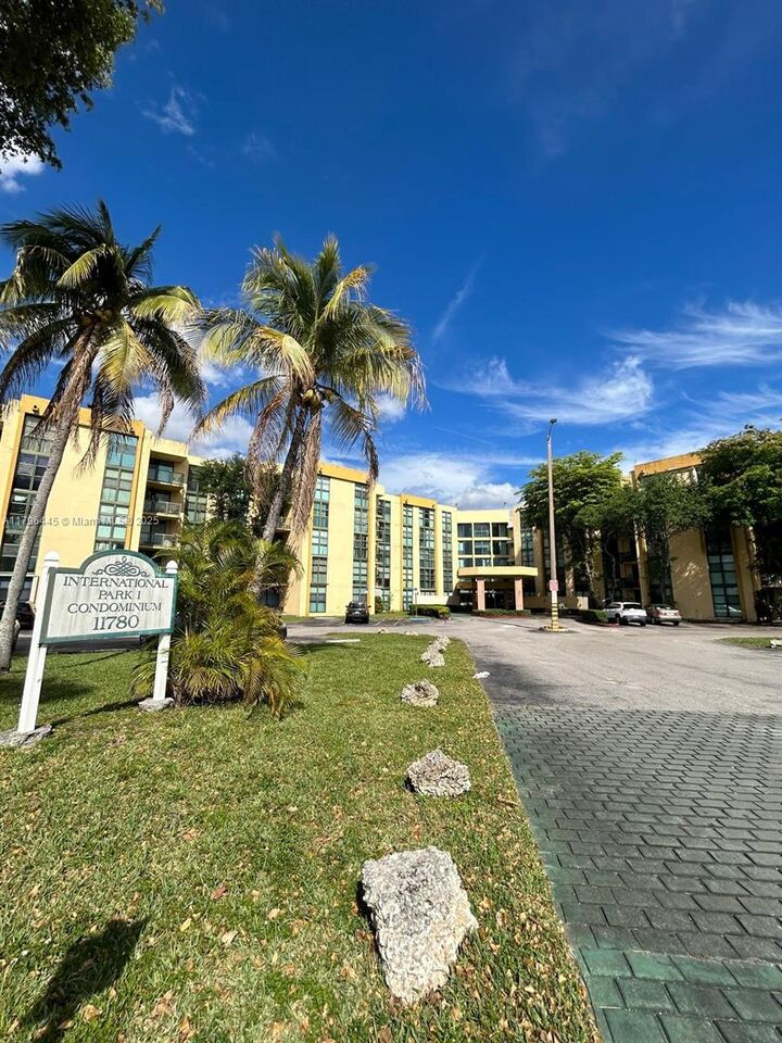 11780 SW 18th St 202-2  Miami FL 33175 photo