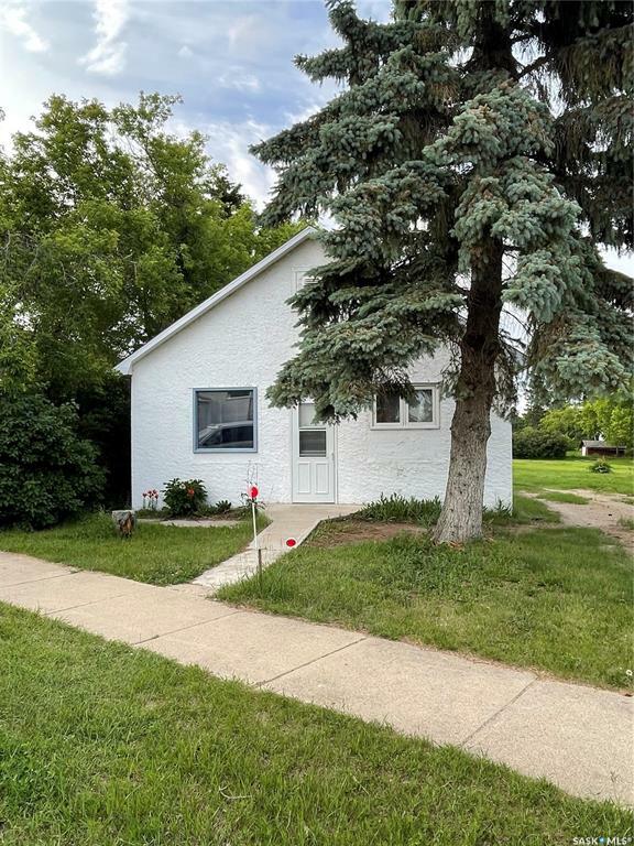 Property Photo: 108 1st Avenue NE SK S0A 1N0