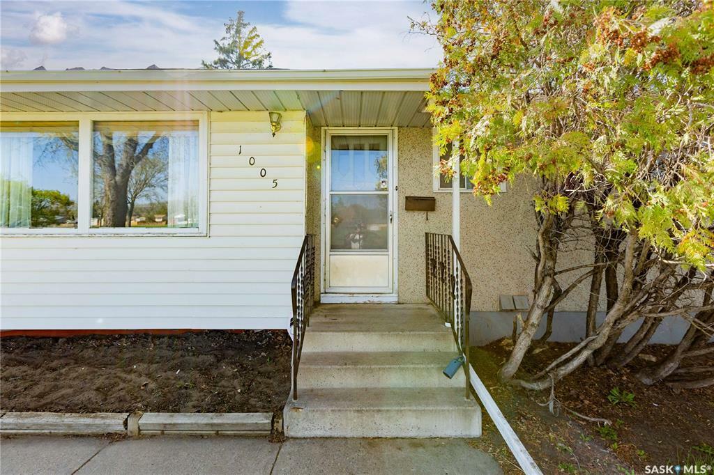 Property Photo: 1005 McMillan Avenue SK S7L 2T9