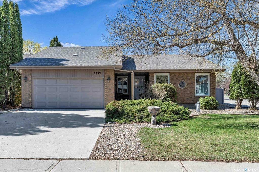 Property Photo: 2439 Strathmore Place E SK S4V 0Z1