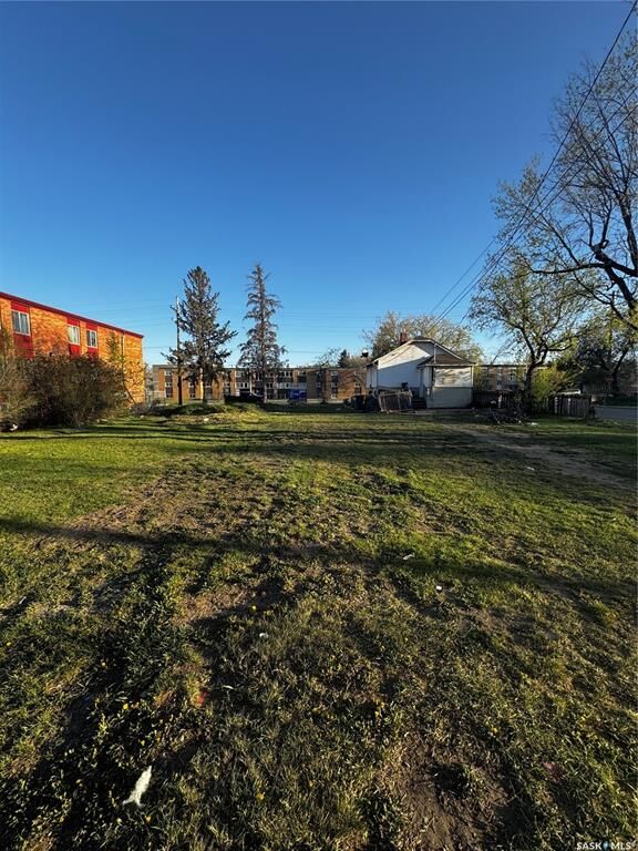 Property Photo:  1816 22nd Street W  SK S7H 0A9 