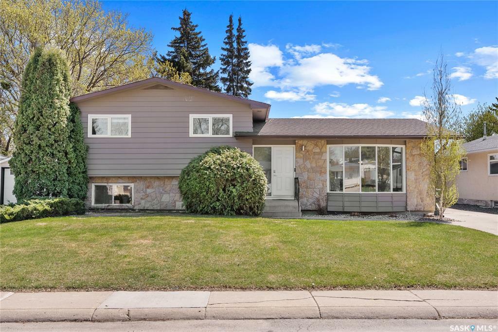 Property Photo: 77 Albany Crescent SK S7K 1J4