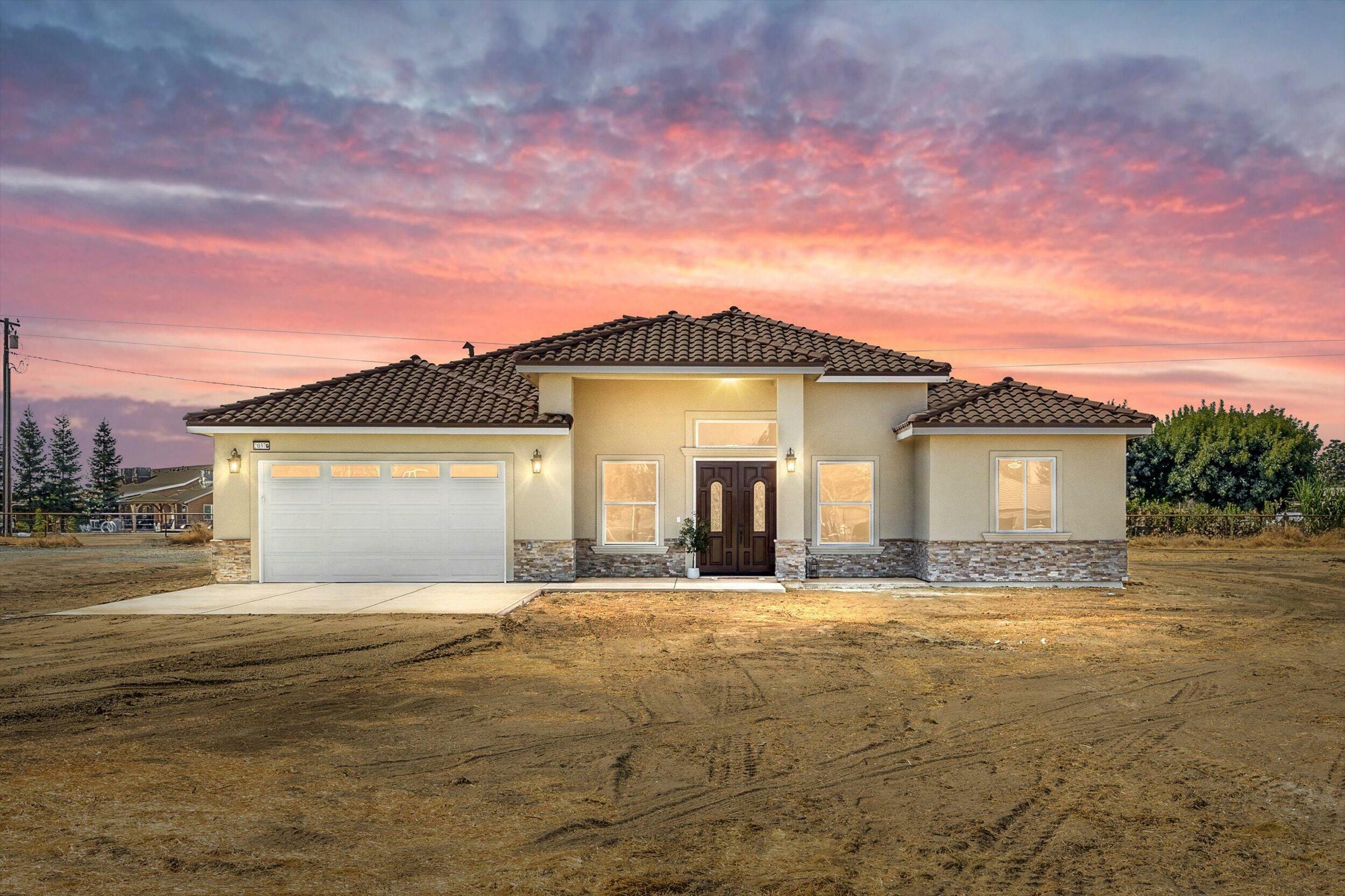 Property Photo: 2037G Linda Vista Avenue CA 93257